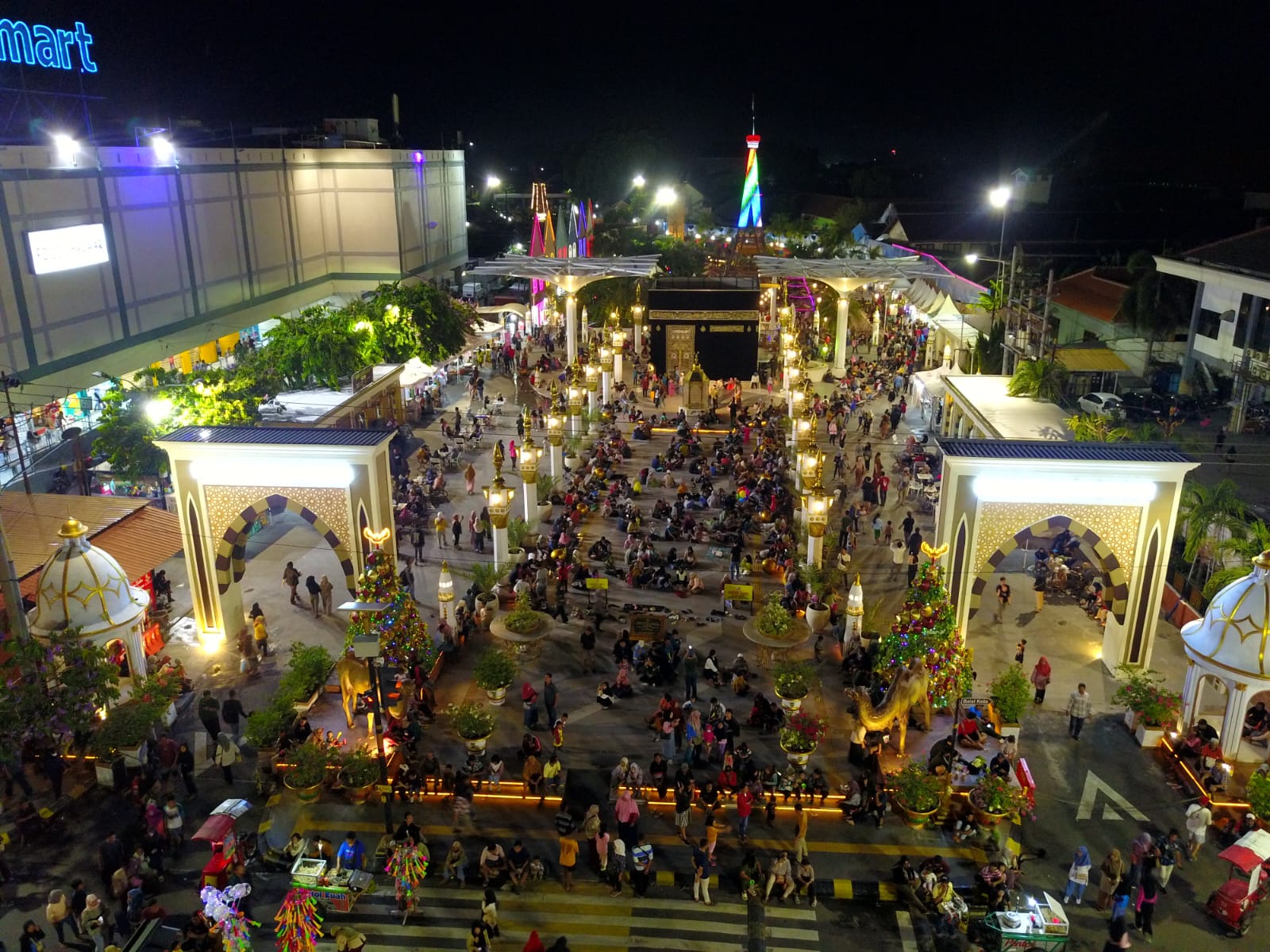Foto 8 dari 9: Tumplek Blek di Kawasan Wisata Dunia