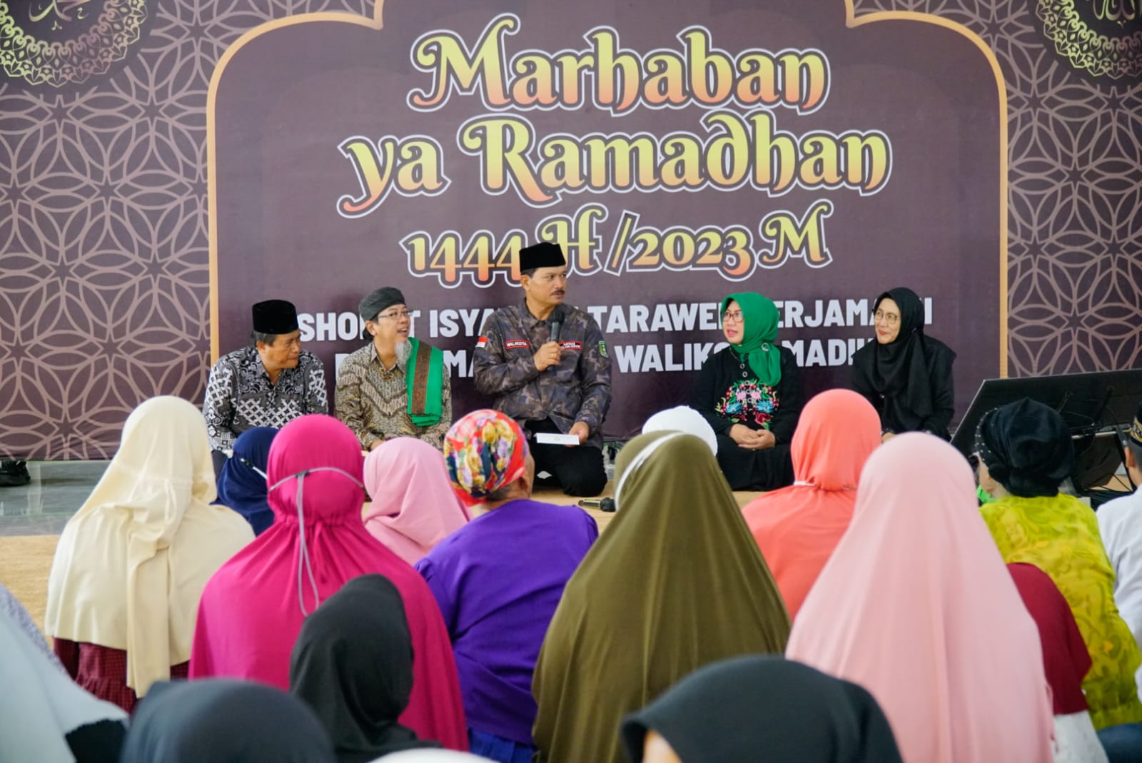 Foto 4 dari 16: Berbagi Kebahagiaan Dengan Anak Yatim, Wali Kota Ajak Keliling Naik Elcito