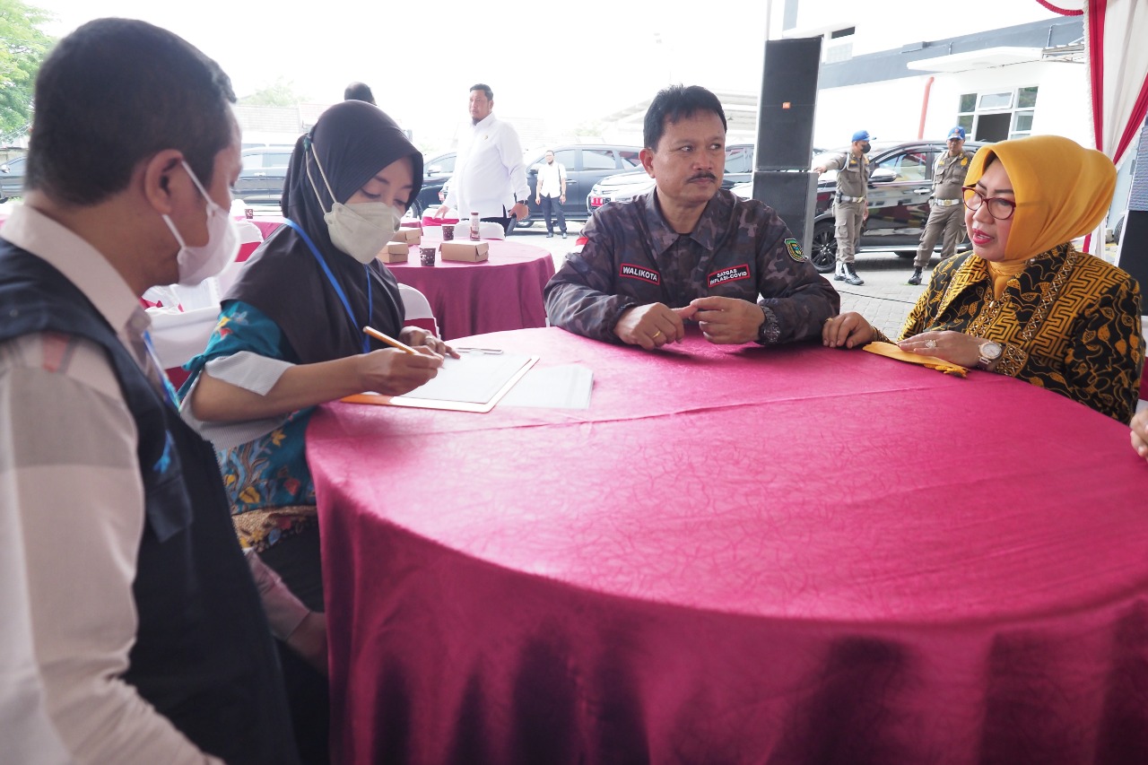 Foto 3 dari 4: Turut Jadi Responden Regsosek, Wali Kota Imbau Warga Jawab Jujur
