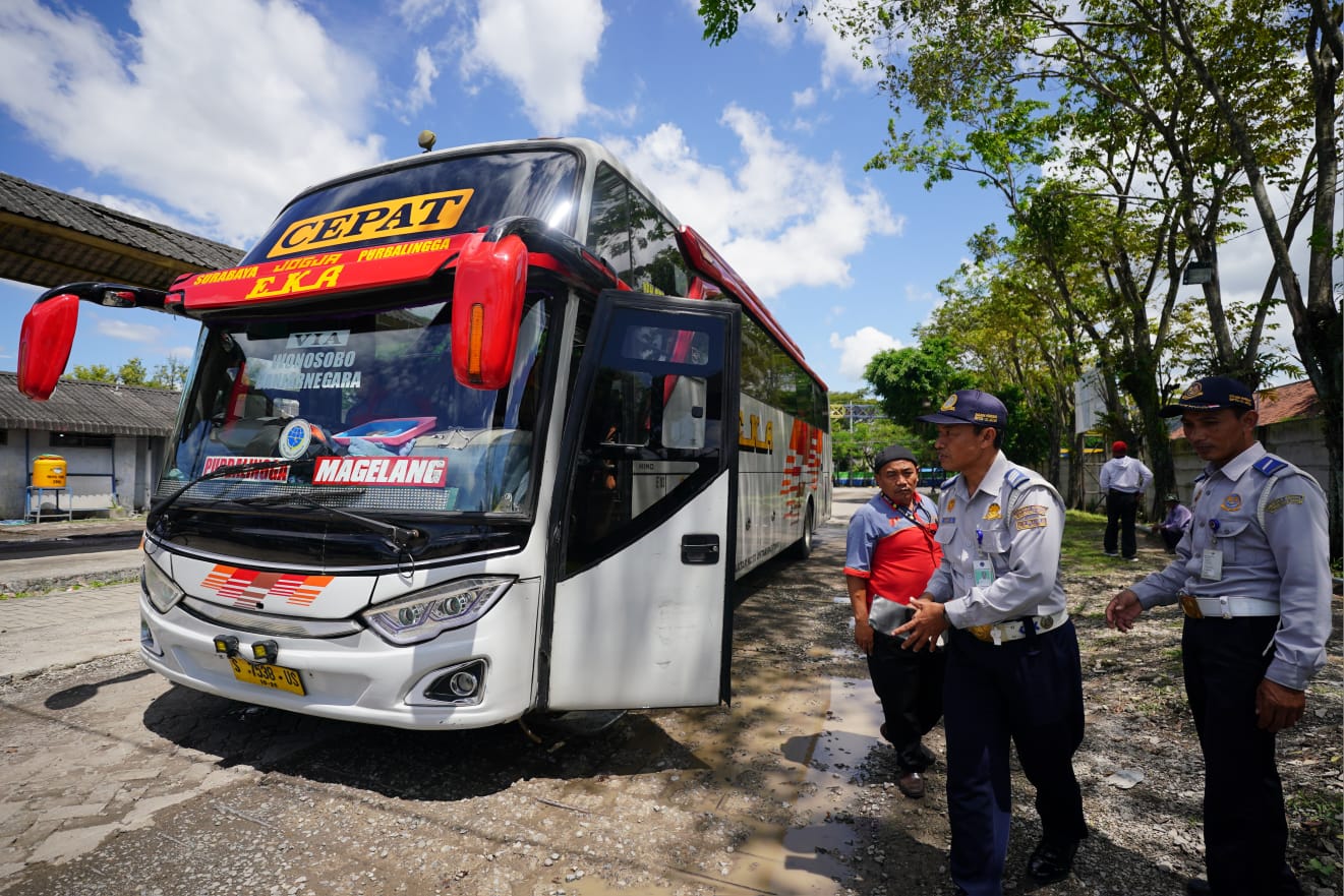 Foto 4 dari 4: Agar Keamanan dan Keselamatan Terjaga, Terminal Purboyo Gelar Ramp Check Armada Bus