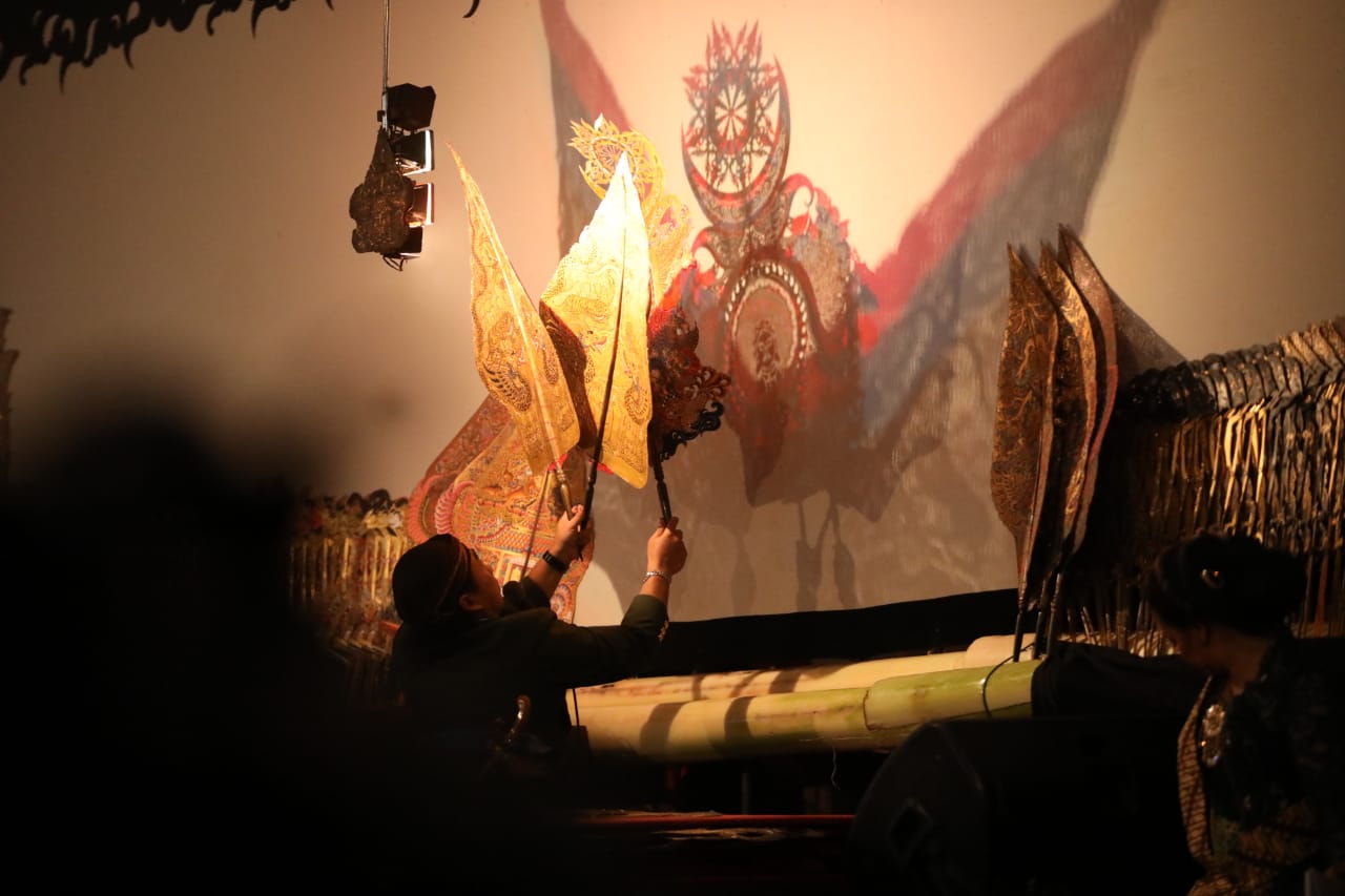 Foto 3 dari 11: Saksikan Pagelaran Wayang Kulit di Korem, Panglima: Kalau ke Kota Madiun dulu itu Nglencer