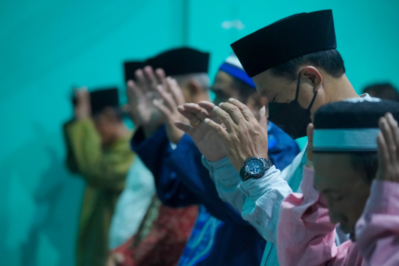 Foto utama berita: Salat Isya di Musala Al Muhajirin 1, Jamaah Doakan Wali Kota di Akhir Acara