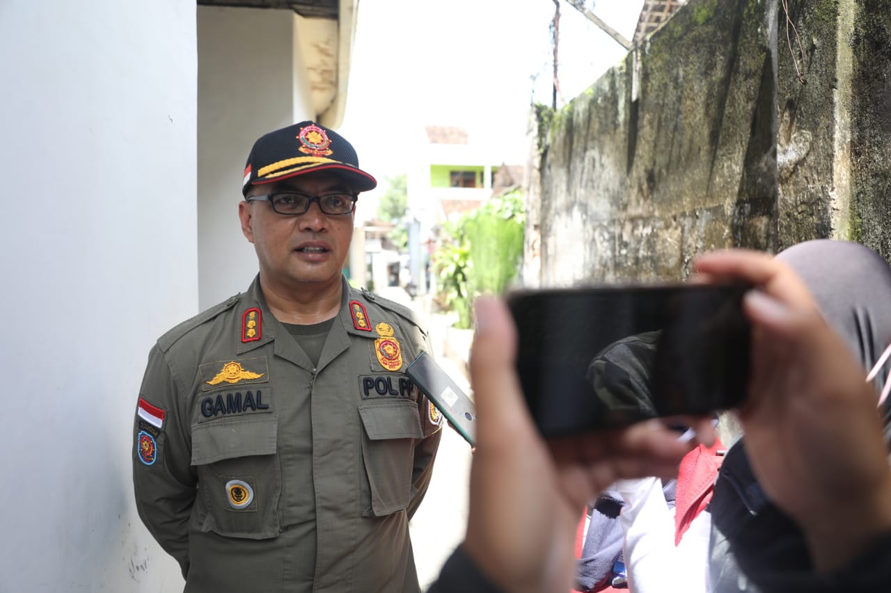 Foto 10 dari 10: Razia Kos-Kosan, Petugas Amankan 4 Pasangan Bukan Suami Istri Dalam Kamar