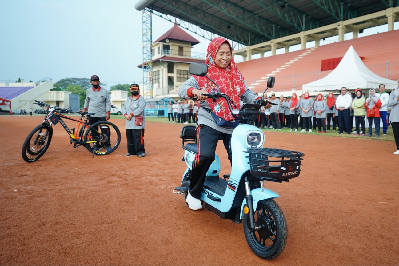 Foto utama berita: Hari Jadi Kota Madiun ke 105 Pemkot Bahagiakan Lansia