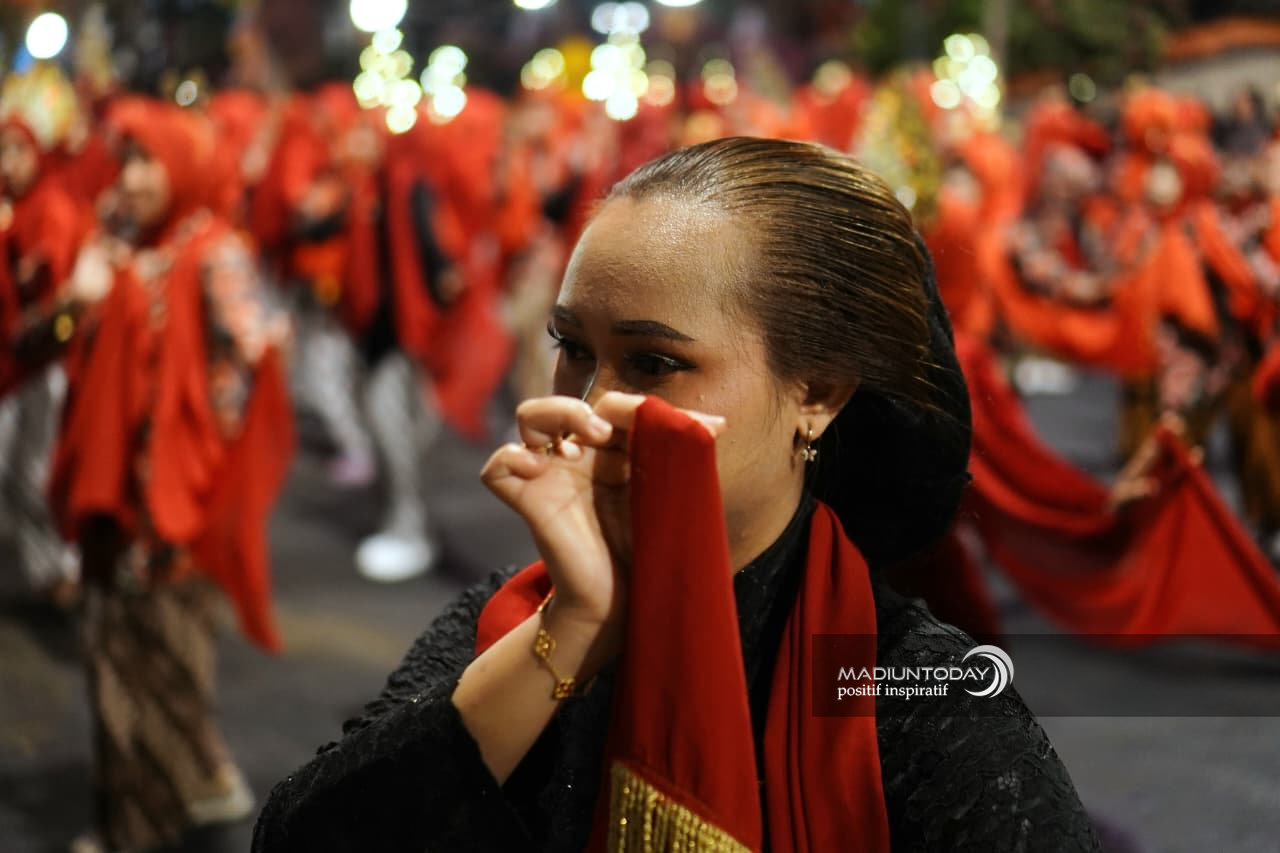 Foto 12 dari 29: 5.000 Peserta Madiun Menari Ukir Sejarah Kota, Sekaligus Jadi Bukti Cinta Masyarakat Untuk Daerahnya