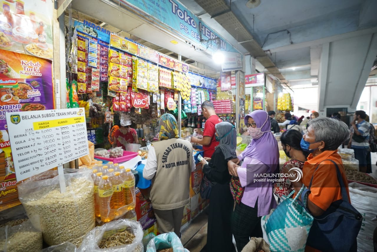 Foto 2 dari 11: Dapat Subsidi Dari Wali Kota, Pedagang Akui Lapaknya Makin Ramai