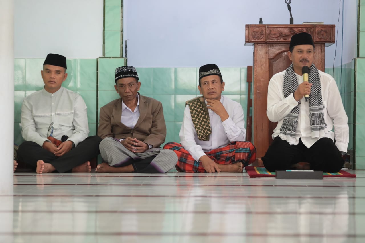 Foto 2 dari 10: Salat Jum’at di Masjid Ar-Rohman, Wali Kota Persilahkan Jamaah Sampaikan Usulan
