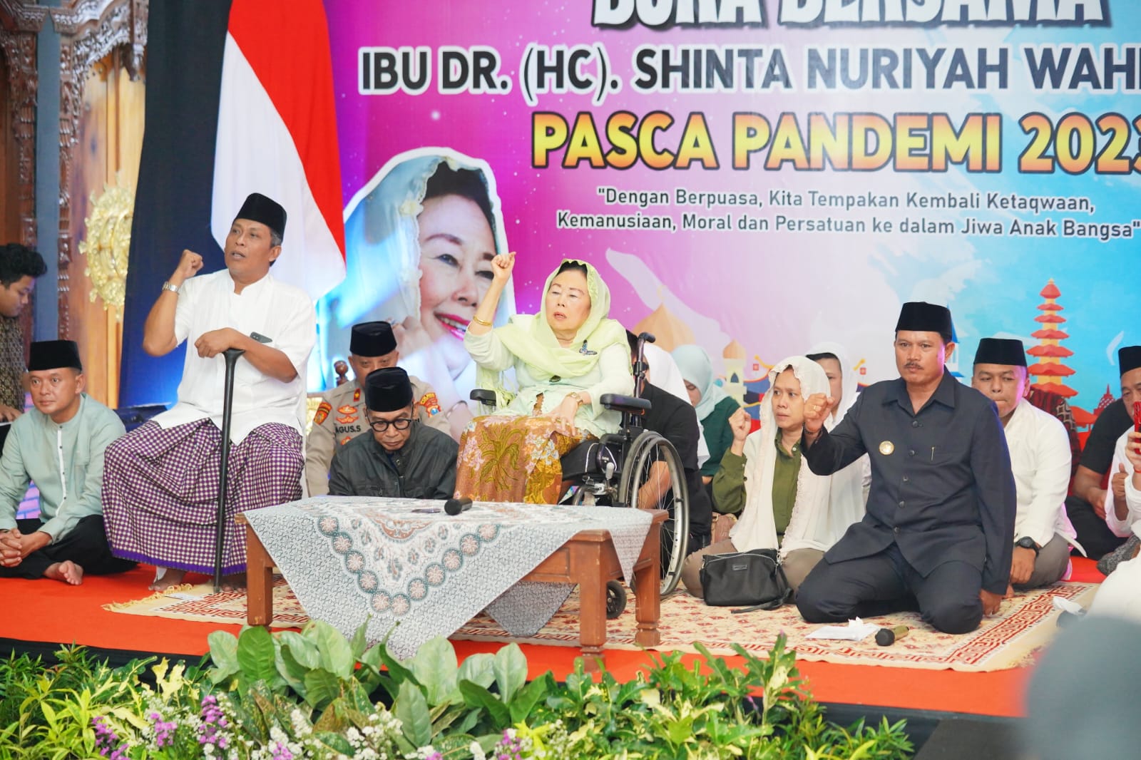 Foto 2 dari 8: Sambut Kedatangan Sinta Nuriyah Wahid, Wali Kota Ajak Masyarakat Teladani Gus Dur