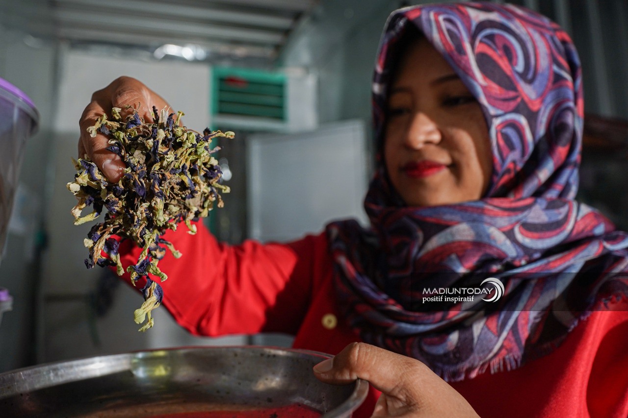 Foto 3 dari 7: Miliki Sertifikat Keamanan Pangan Standar Internasional, Jamu Sri Maryani Siap Rambah Pasar Global