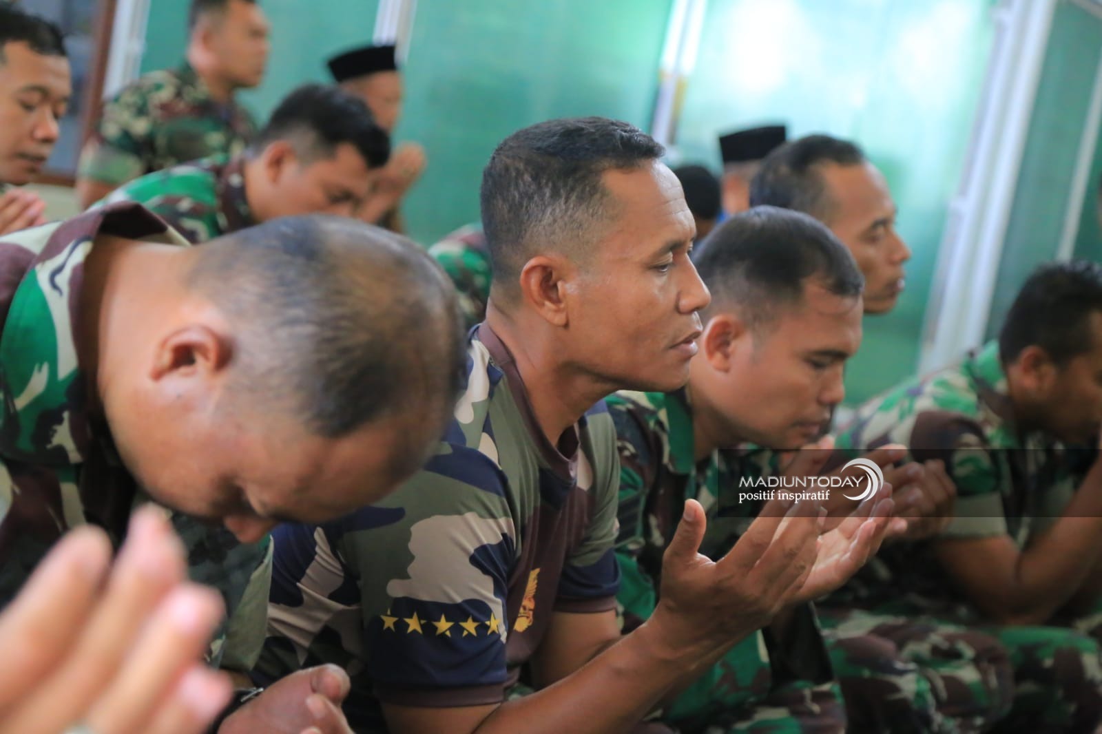 Foto 3 dari 4: Korem 081/DSJ Gelar Salat Ghaib Dan Doa Bersama Untuk Korban Kanjuruhan