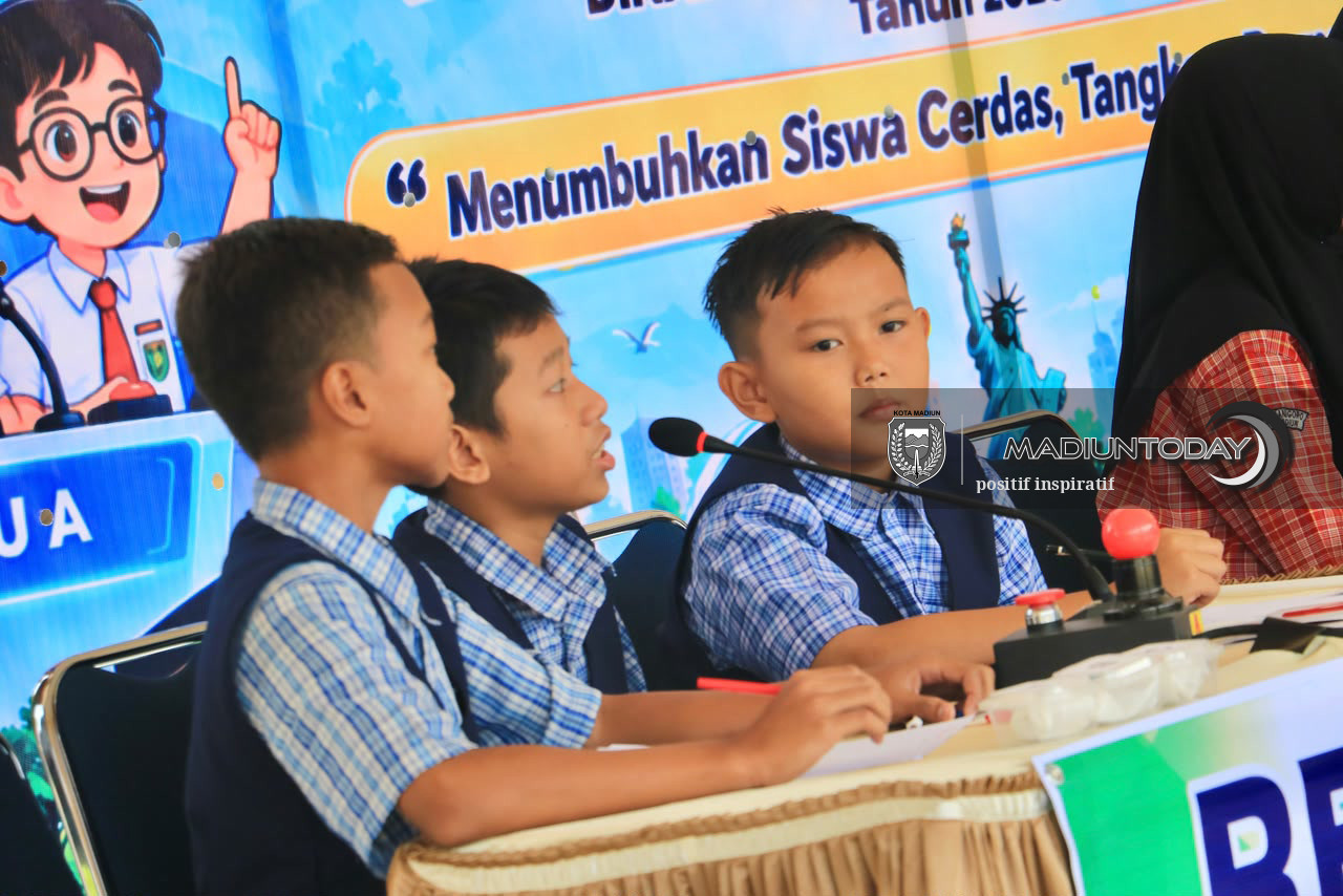 Foto 6 dari 10: Adu Cepat Tepat di Final LCC, Asah Pengetahuan dan Kepercayaan Diri Siswa