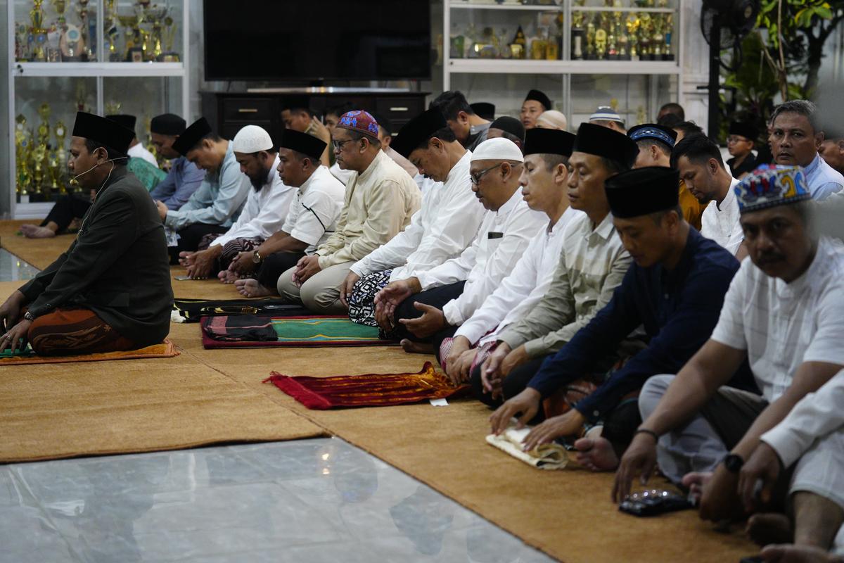 Foto 6 dari 8: Optimalisasi Rumah Dinas Untuk Giat Keagamaan Selama Ramadhan, Wali Kota Gelar Tarawih Berjamaah