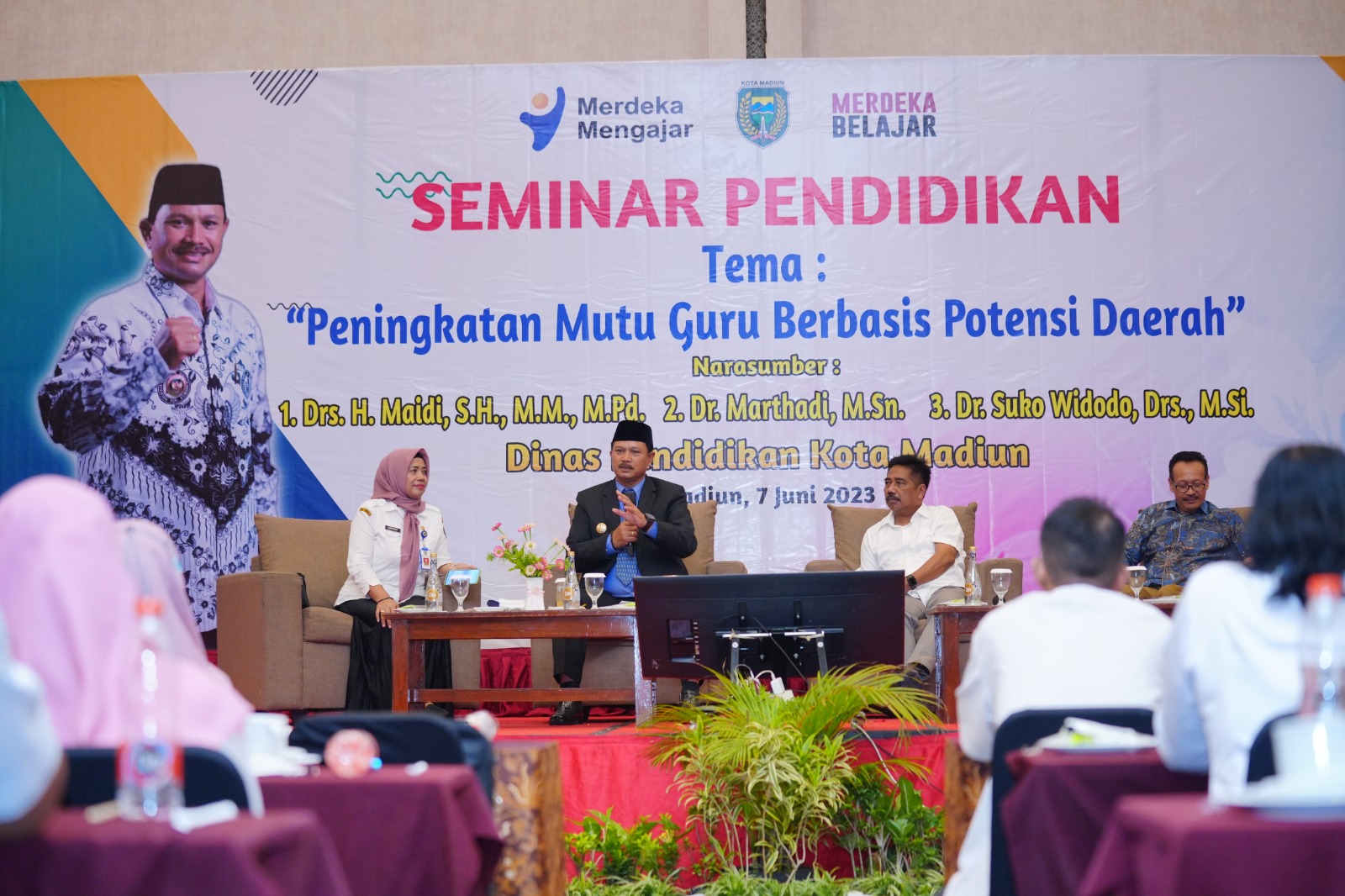 Foto utama berita: Jadi Narasumber Seminar Pendidikan, Wali Kota Ajak Guru Kenalkan Potensi Daerah Untuk Tingkatkan Keterampilan Siswa