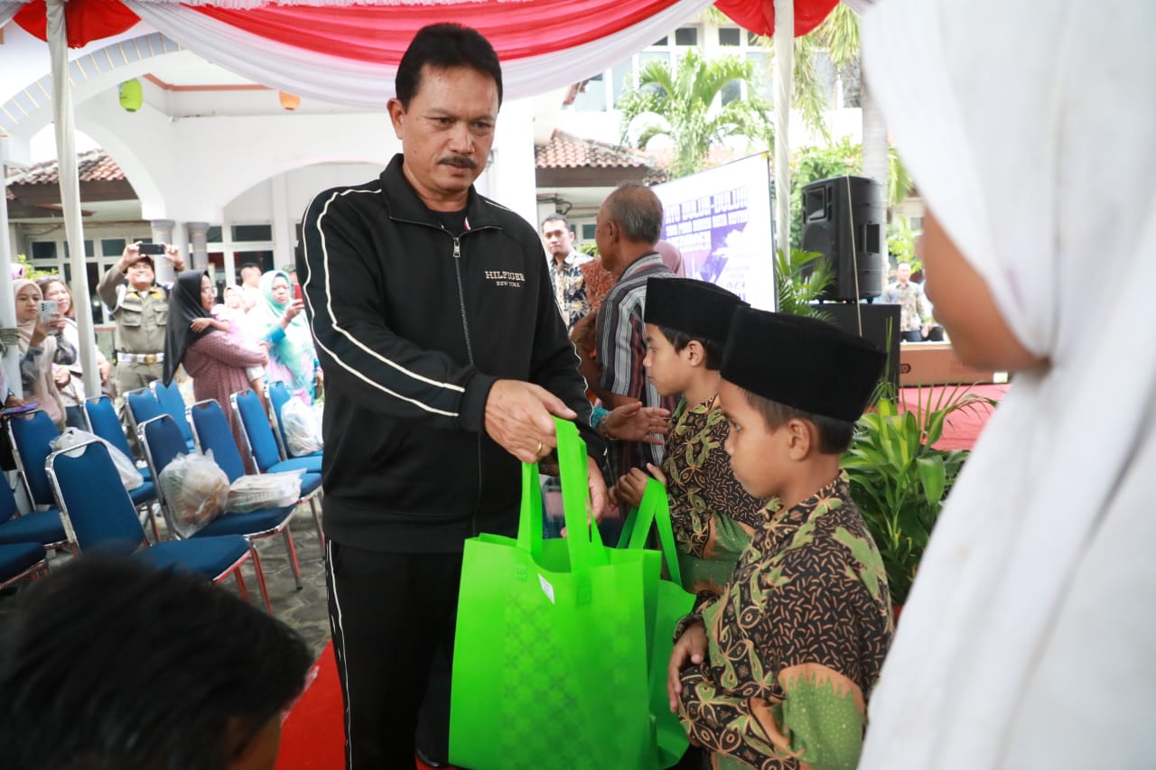 Foto 12 dari 13: Buka Bazar Ramadan Kecamatan Manguharjo, Wali Kota: Ramadan Semua Harus Bahagia