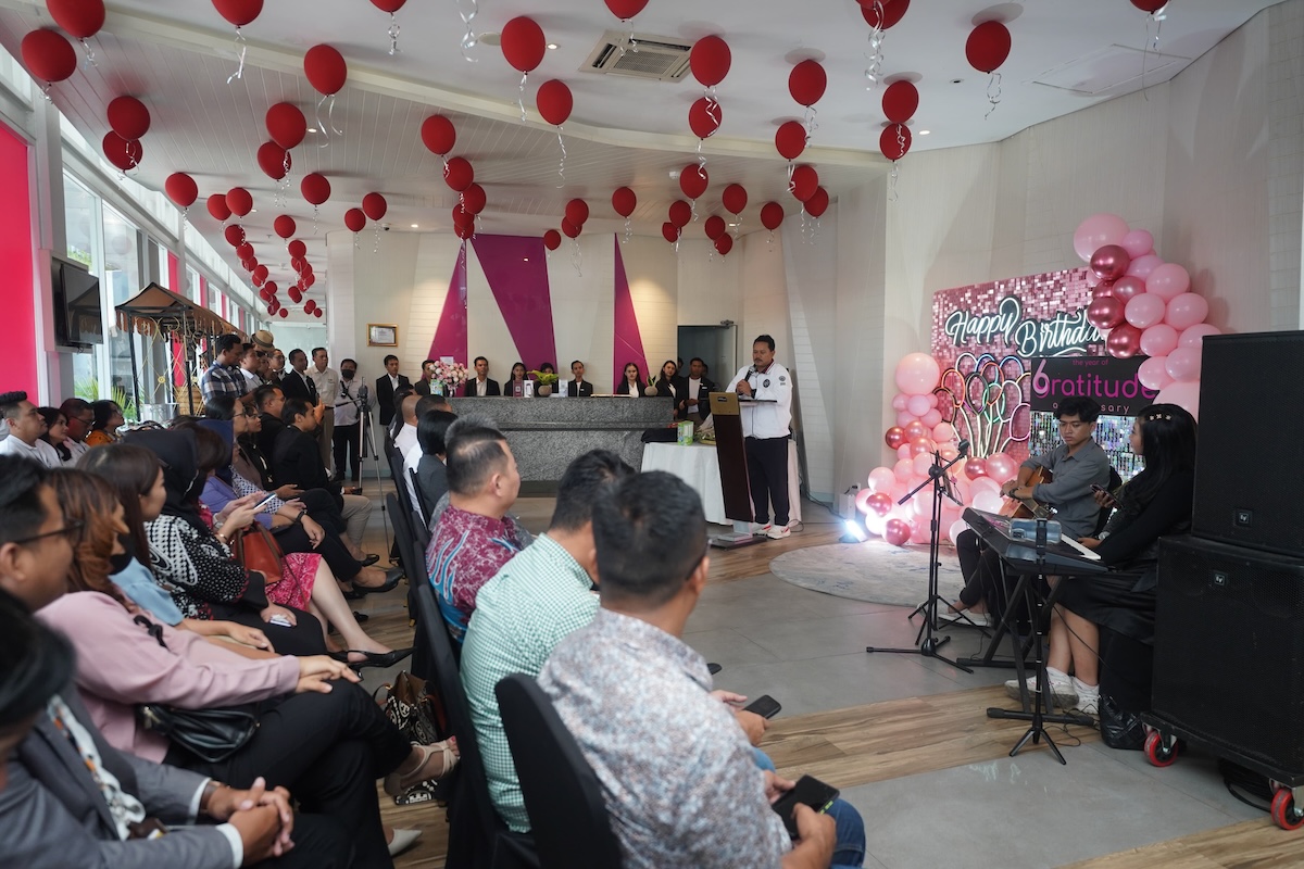 Foto 3 dari 9: Hadiri HUT Fave Hotel, Pemkot Madiun Dapat CSR 960 Box Susu Anak
