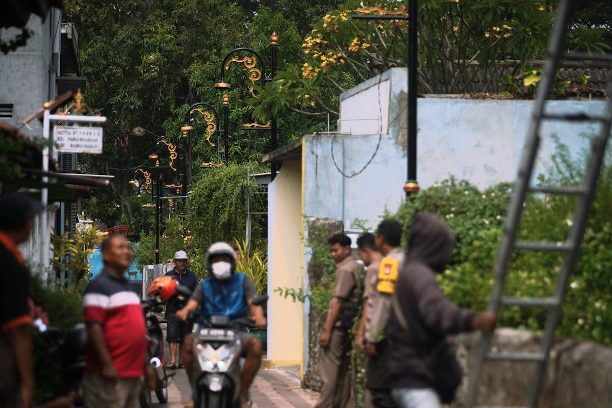Foto 2 dari 6: Ada 1.729 Titik Lampunisasi Gang Tahun Ini, Pekerjaan Ditarget Selesai Desember Nanti