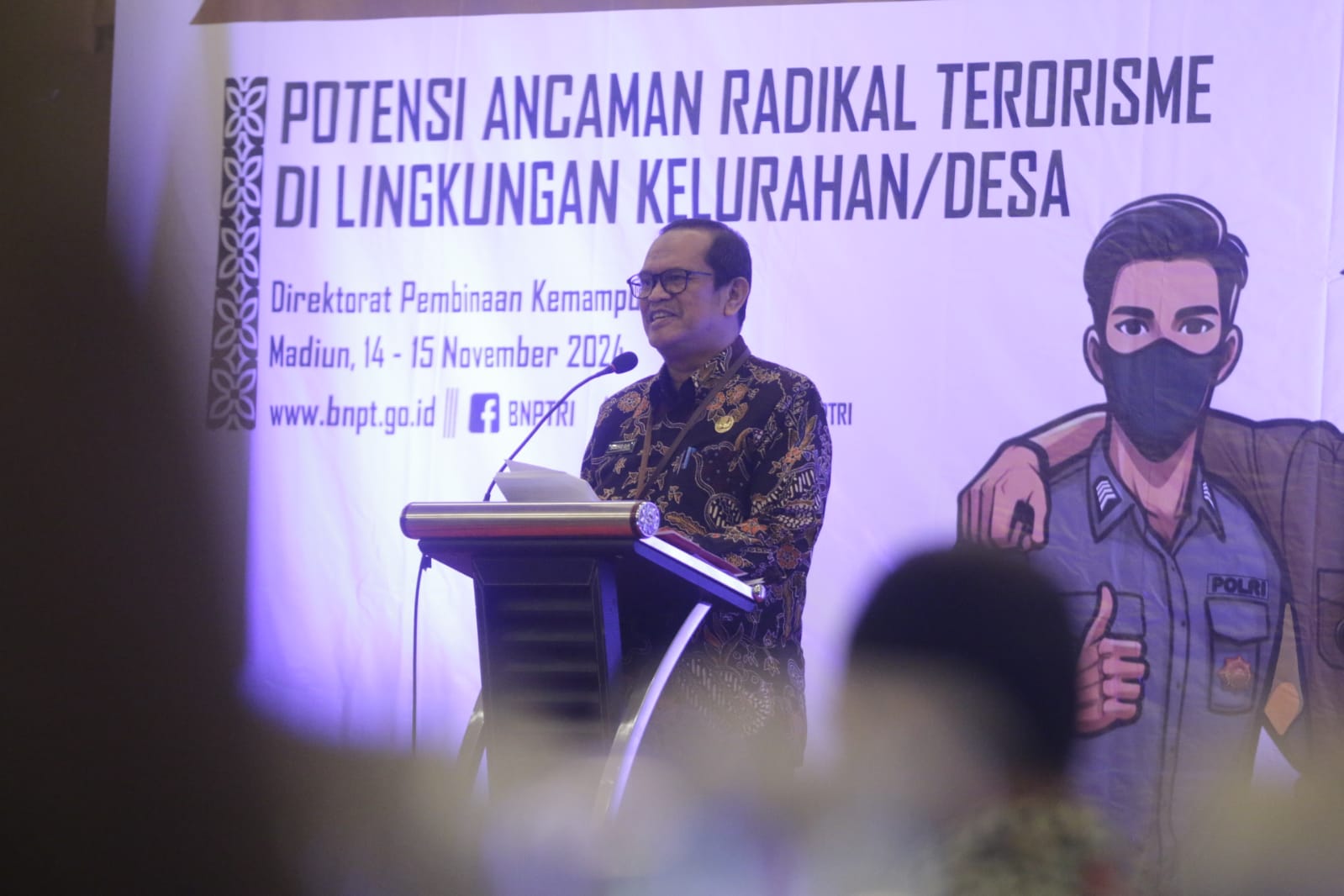 Foto 3 dari 10: Kewaspadaan Dini Terkait Terorisme, Pemkot Gandeng BNPT Gelar Sosialisasi Buku Saku Penanganan Terorisme di Kota Madiun