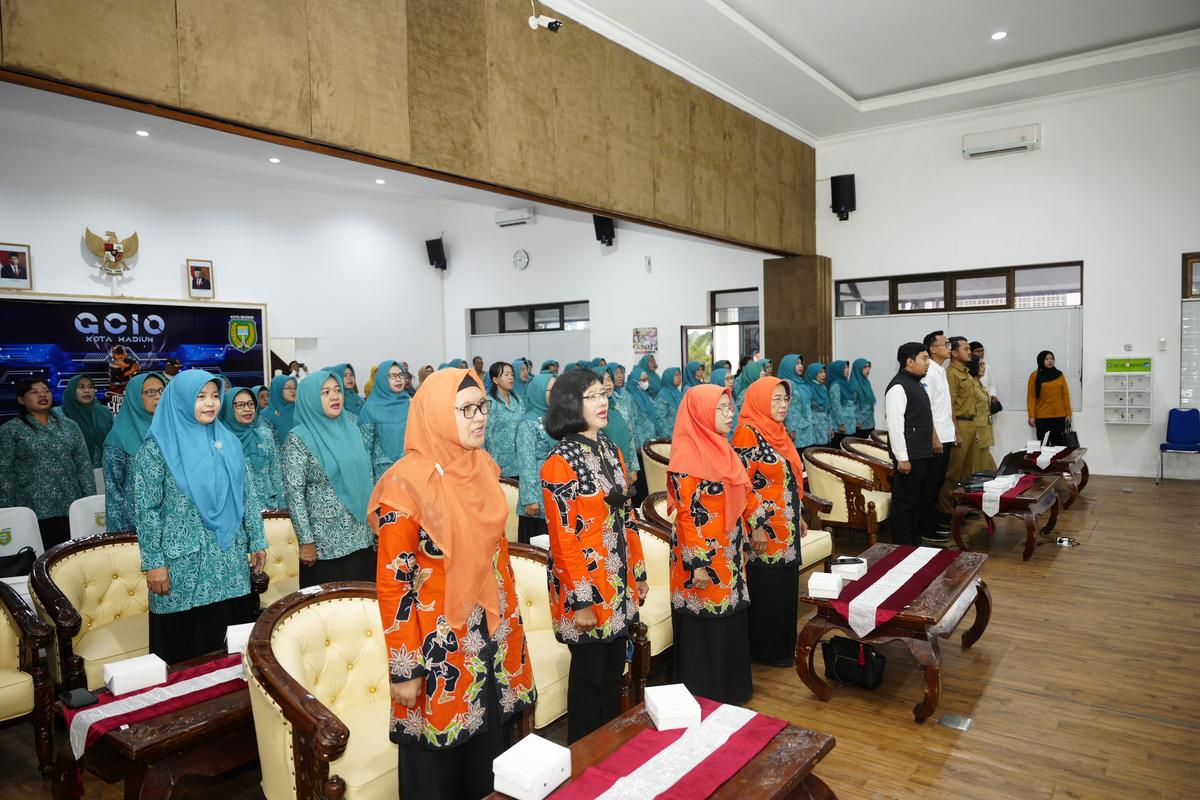 Foto 3 dari 8: Buka Sosialisasi Keamanan Informasi dan Perlindungan Data Pribadi Bagi PKK, Wali Kota Ingatkan Pentingnya Menjaga Privasi Diri