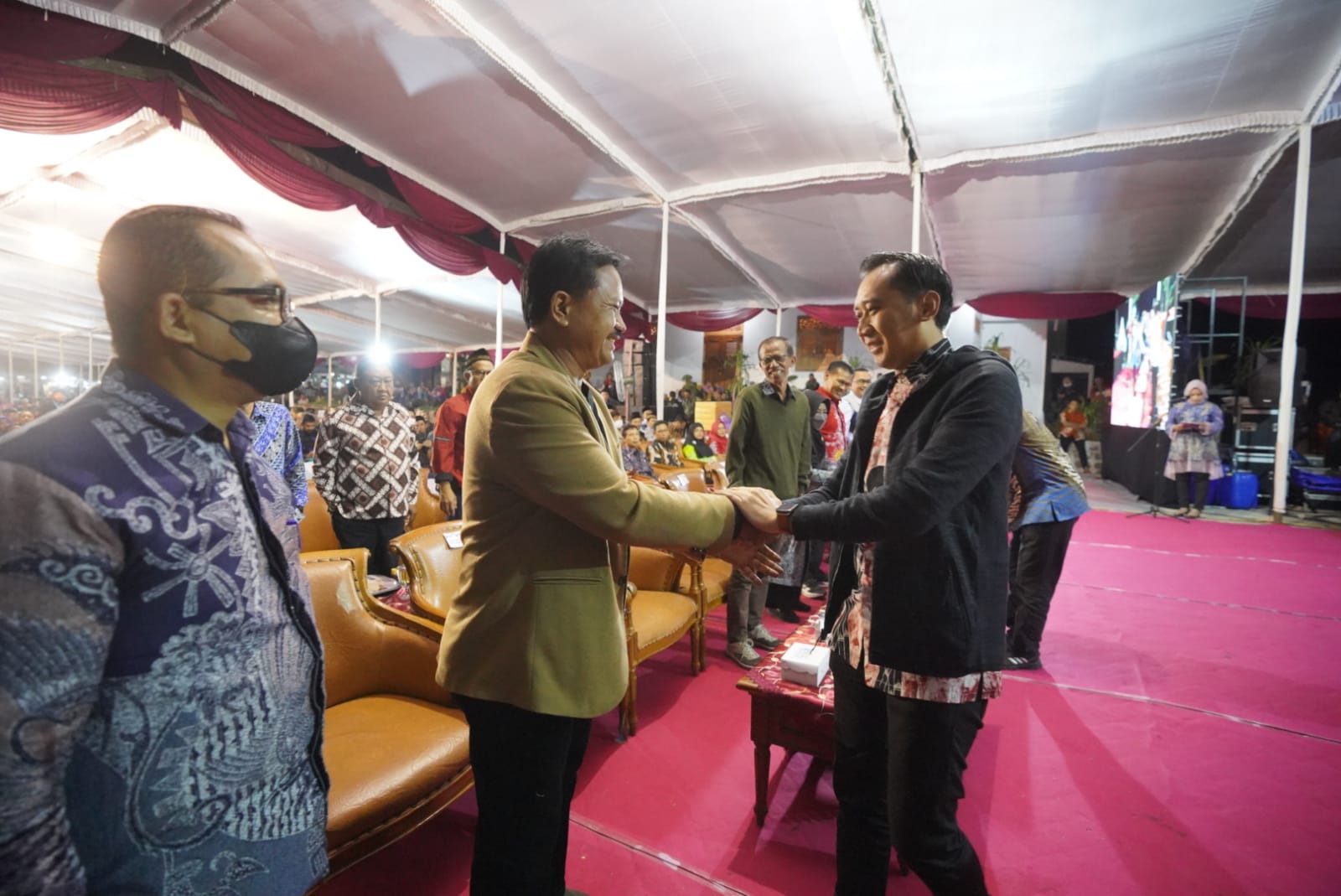 Foto 8 dari 13: Hadiri Pagelaran Wayang Kulit Hari Jadi Magetan, Wali Kota: Sekaligus Ajang Promosi Destinasi Wisata