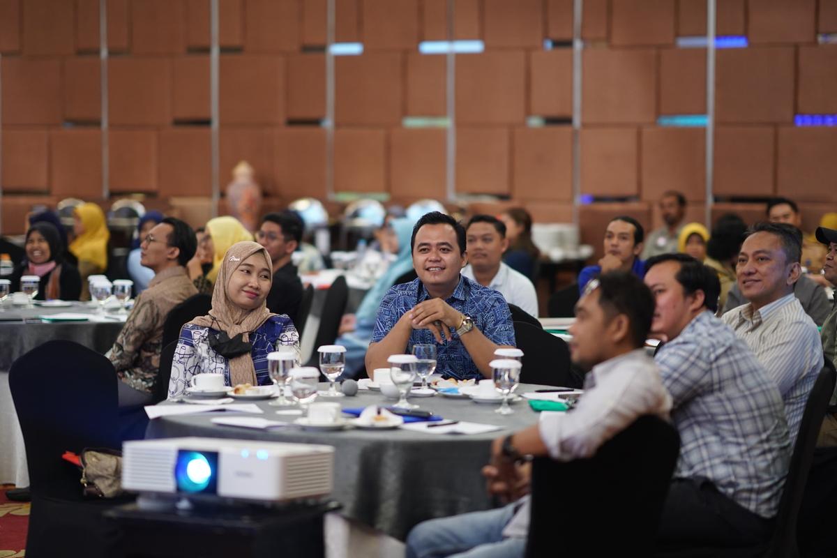 Foto 4 dari 9: Gelar Sosialisasi Implementasi Perizinan Berusaha, Wali Kota Pesan Pengusaha Harus Paham Hak dan Tanggung Jawab