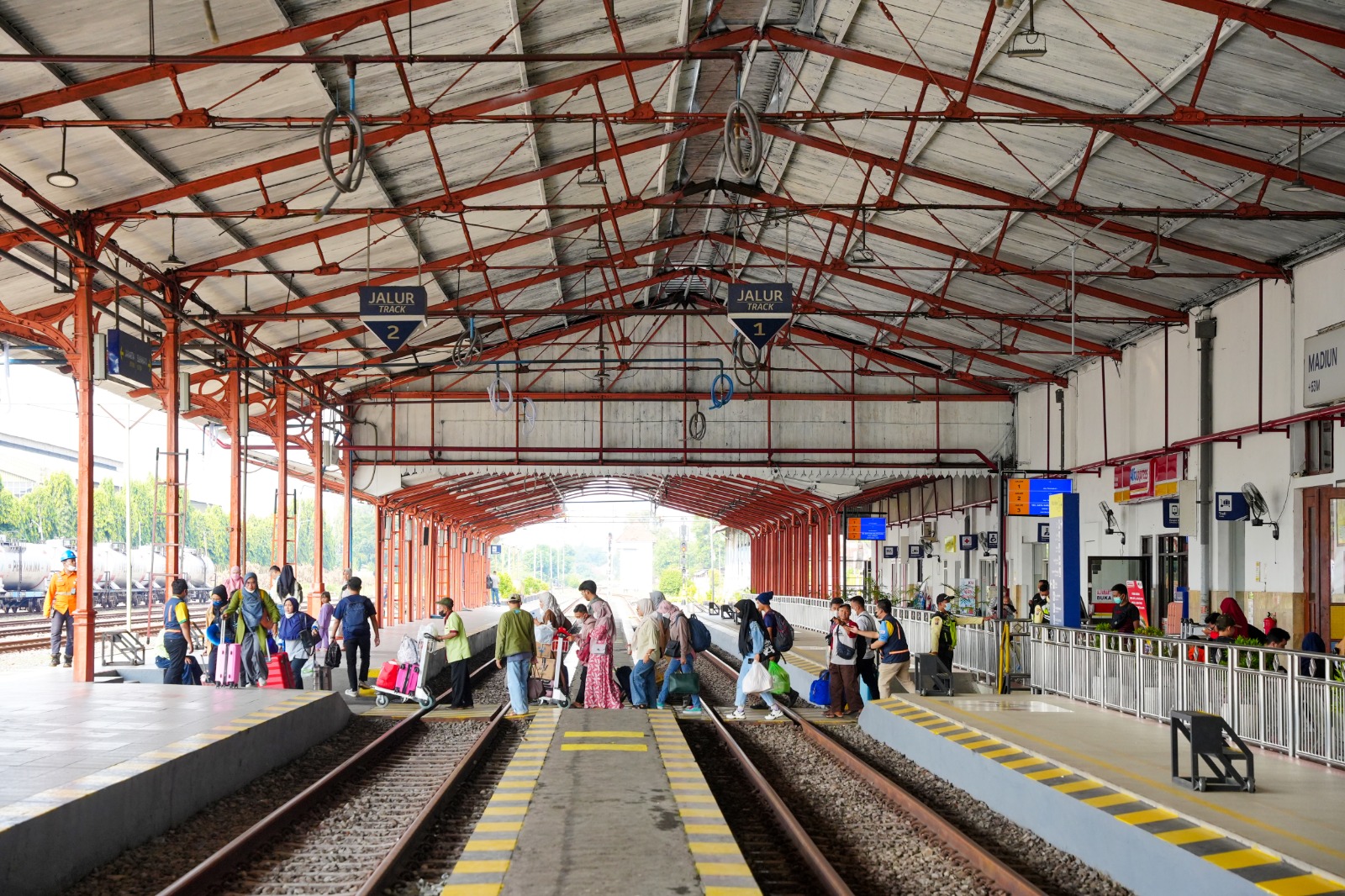 Foto 5 dari 8: Arus Balik Lebaran, Stasiun KA Terpantau Ramai Tertib