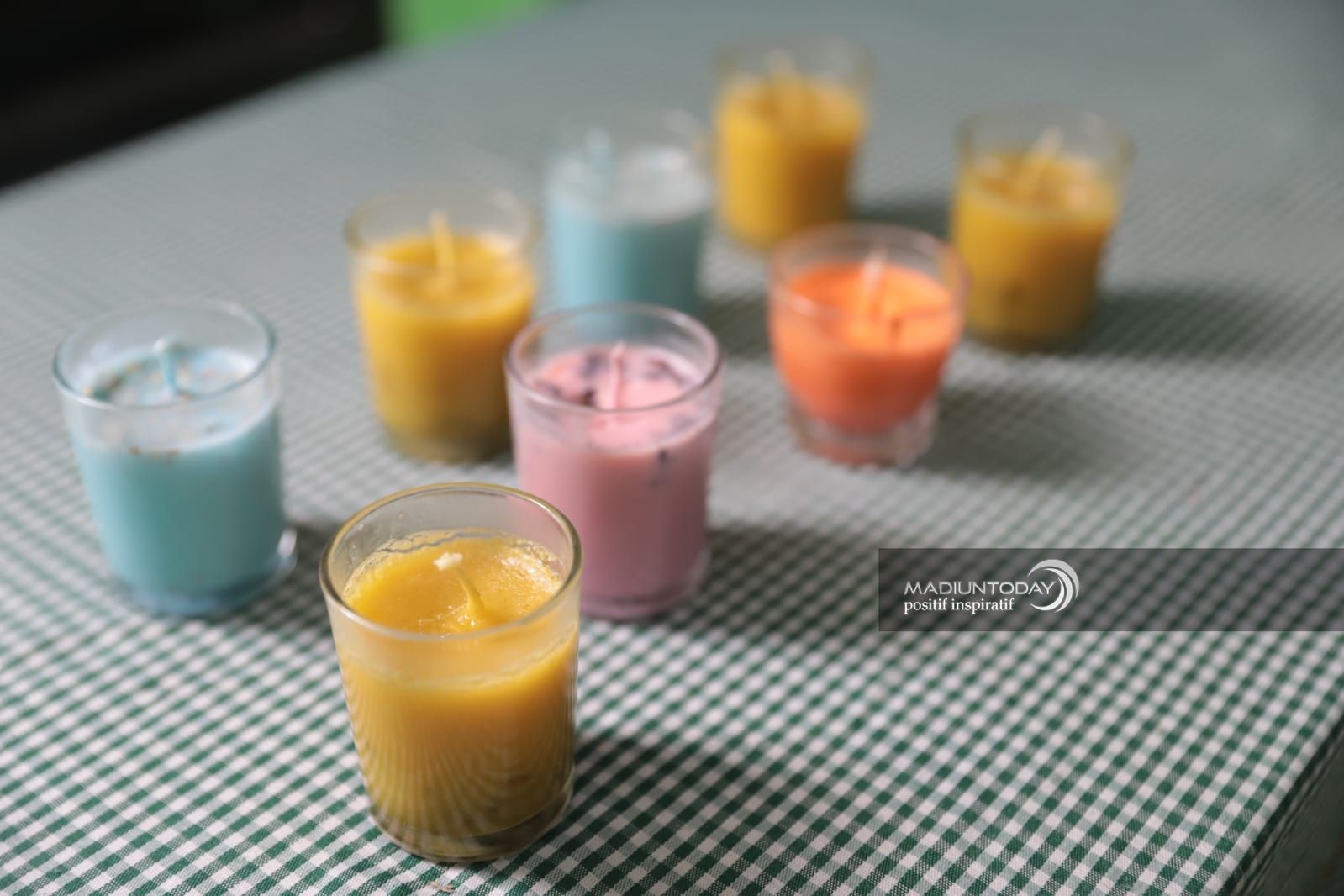 Foto 6 dari 8: Atasi Limbah Minyak Goreng, Bank Sampah Pesanggrahan Olah Jelantah Jadi Lilin Aromaterapi