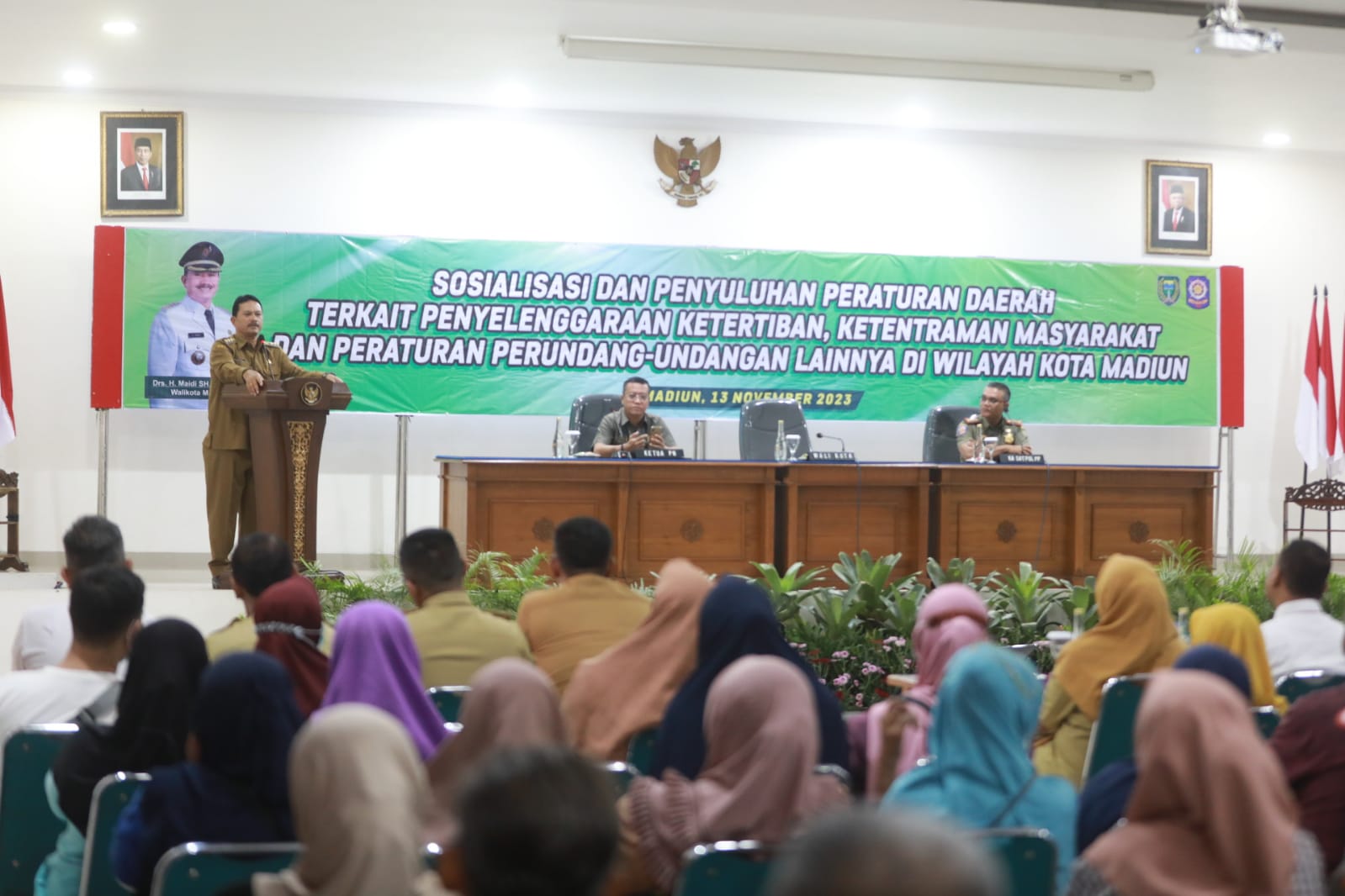 Foto 3 dari 11: Jadi Narasumber Sosialisasi Perda, Wali Kota: Masyarakat Harus Ada Rambu-Rambu Ketertiban