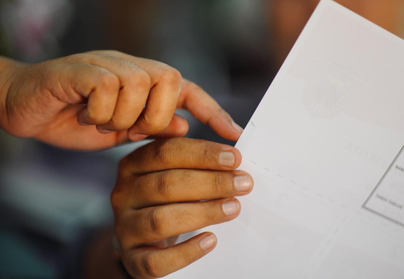 Foto 6 dari 7: Sortir Lipat Hitung Surat Suara Dimulai, KPU Kota Madiun Libatkan 40 Orang Perwakilan Masyarakat