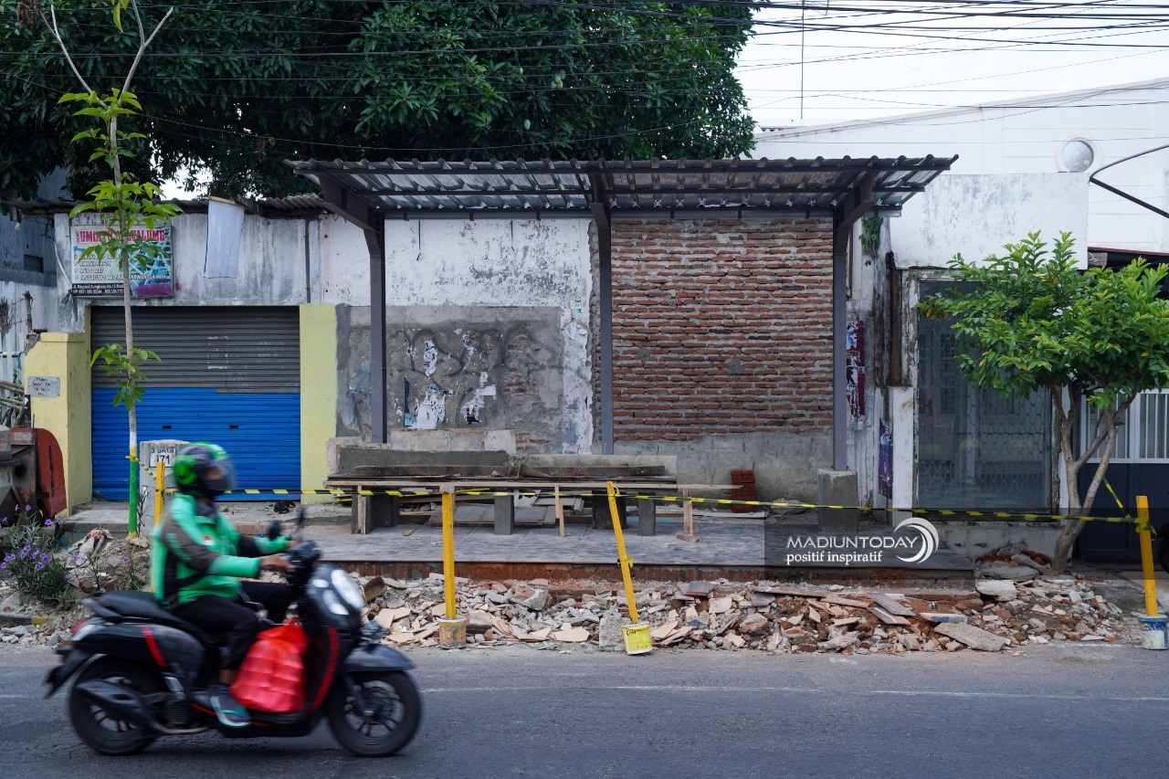 Foto 4 dari 5: Dua Halte Dalam Perbaikan, Delapan Lainnya Masuk Perencanaan
