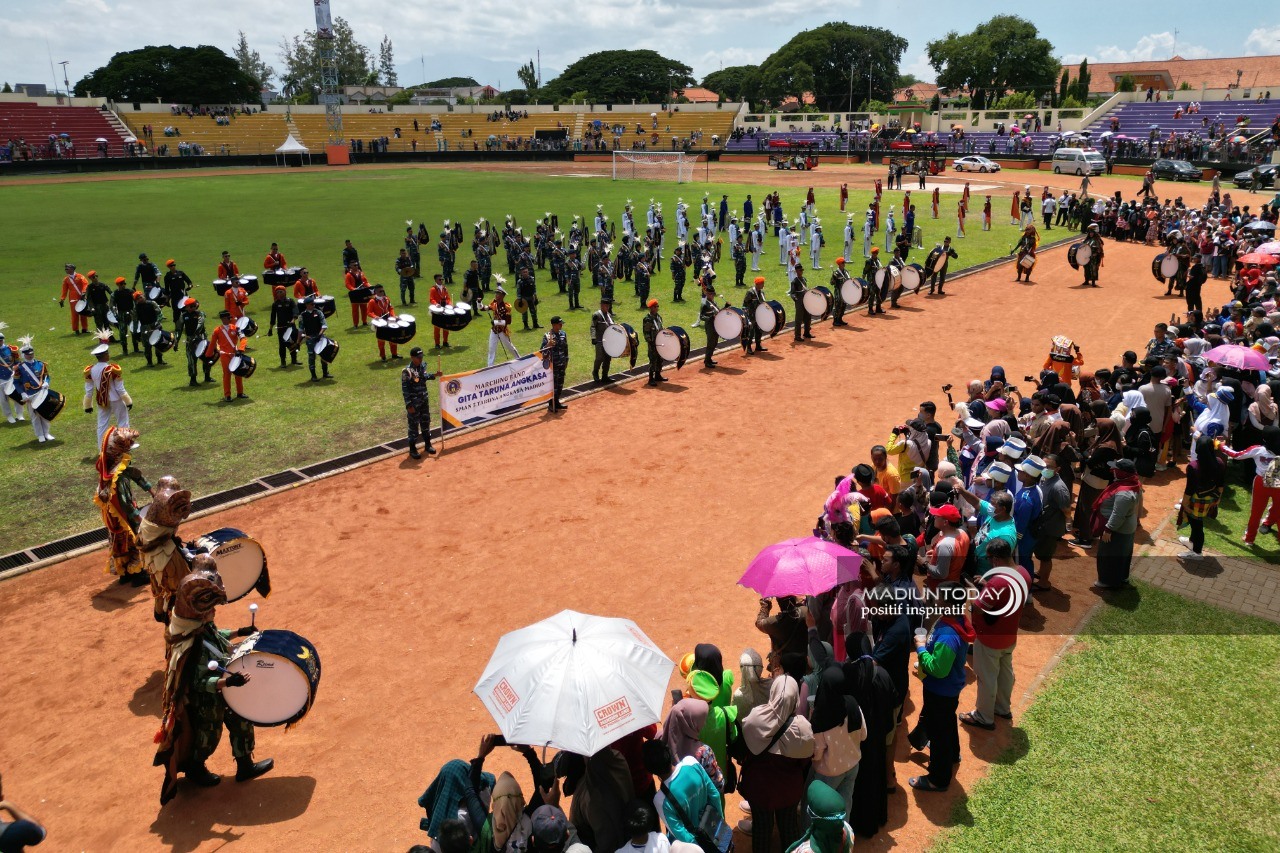 Foto 2 dari 9: Animo Luar Biasa, Parade Nusantara Geliatkan Perekonomian Sekaligus Ajang Promosi Kota