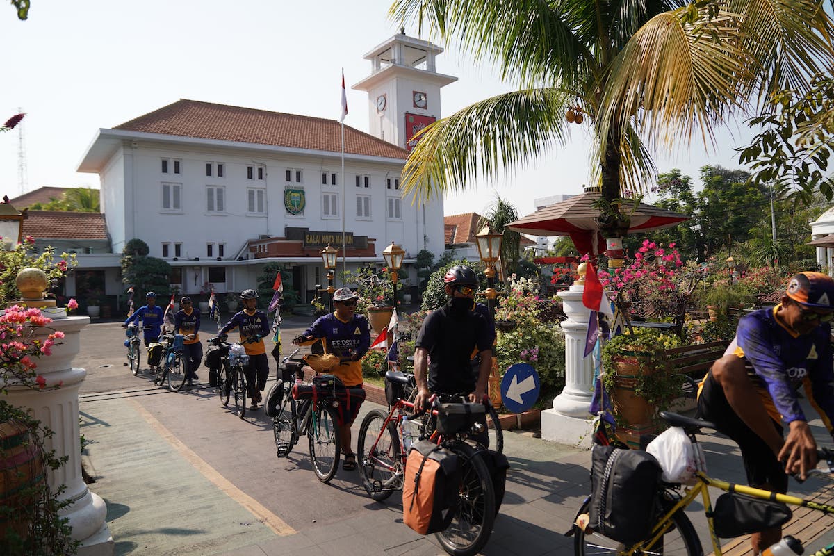 Foto 5 dari 9: Gowes ke Kota Madiun, Komunitas Federal Solo Raya Terkesan dan Ingin Datang Lagi