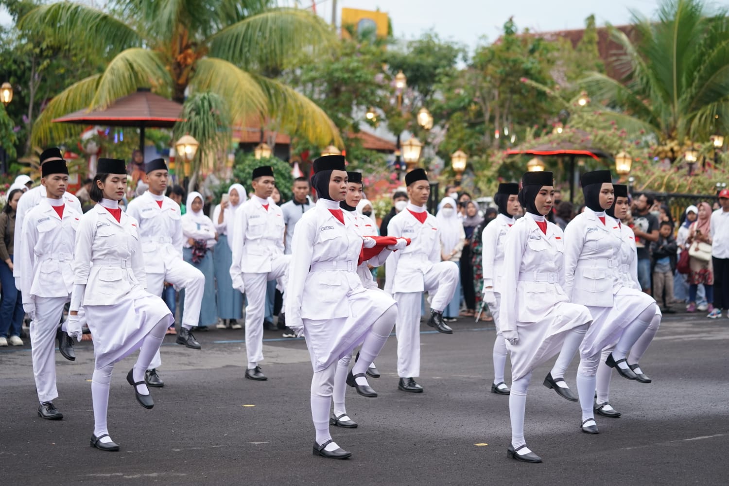 Foto 7 dari 10: Tak Hanya Akhir Pekan, Parade Senja Juga Digelar Tiap Tanggal 17