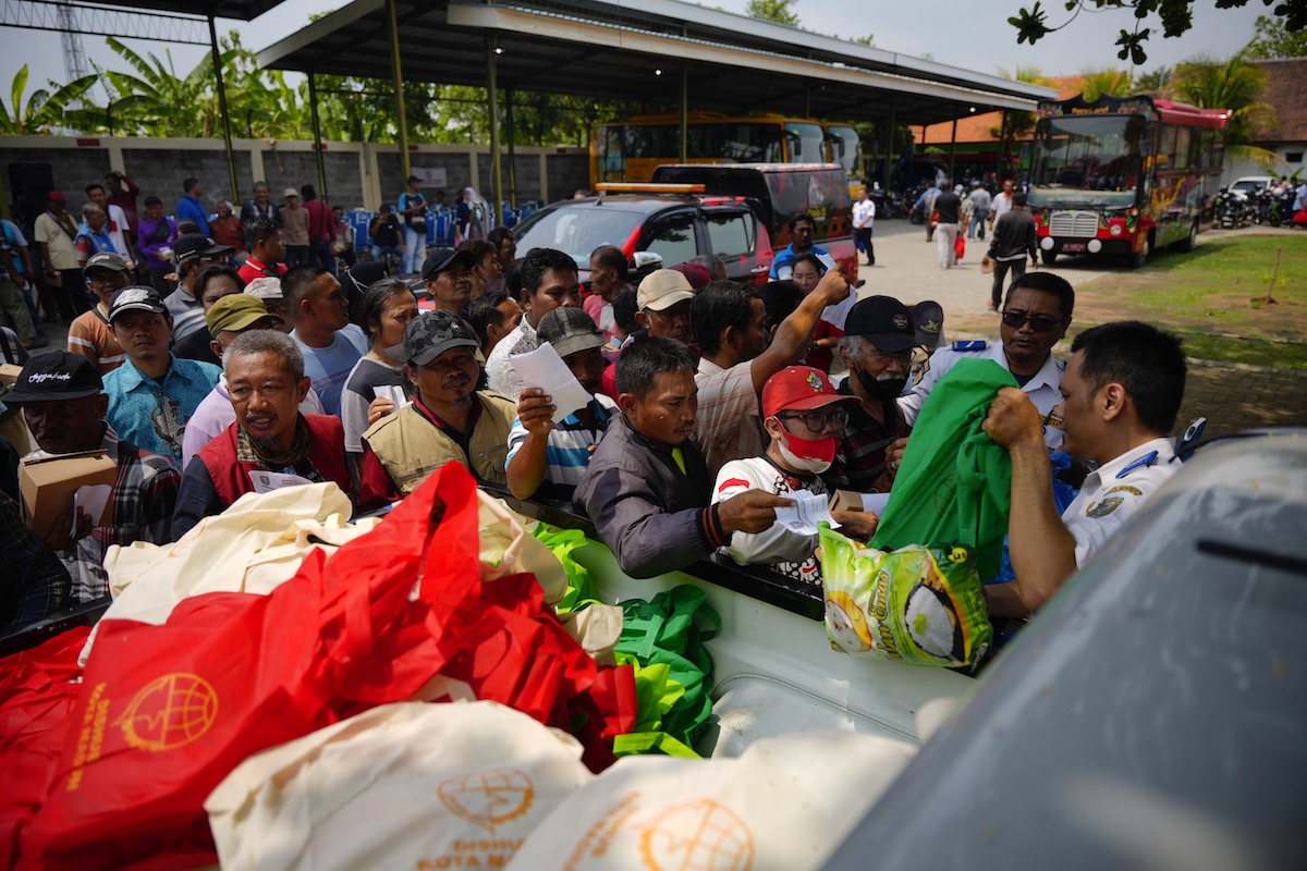 Foto 7 dari 8: Beri Arahan Jukir Kelompok Kedua, Wali Kota: Jukir Harus Beri Kesan Pertama yang Baik