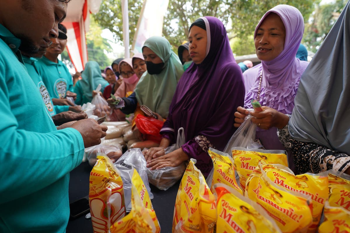 Foto 8 dari 9: Peringati Hari Pangan Sedunia, DKPP-PKK Sediakan 1,5 Ton Beras Murah Untuk Warga