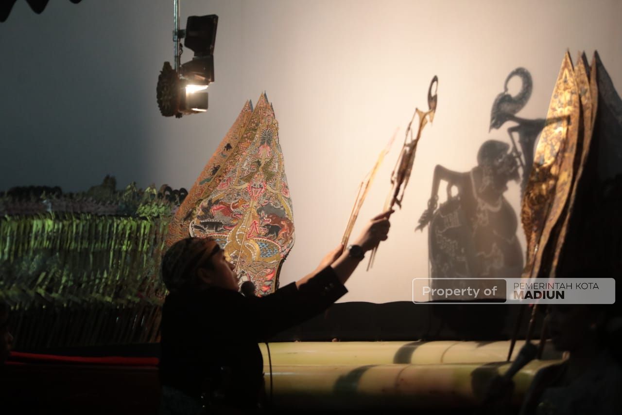Hadiri Pagelaran Wayang Kulit HUT 101 PSHT, Wali Kota: Pencak Silat Simpan Potensi Seni, Budaya, dan Ekonomi