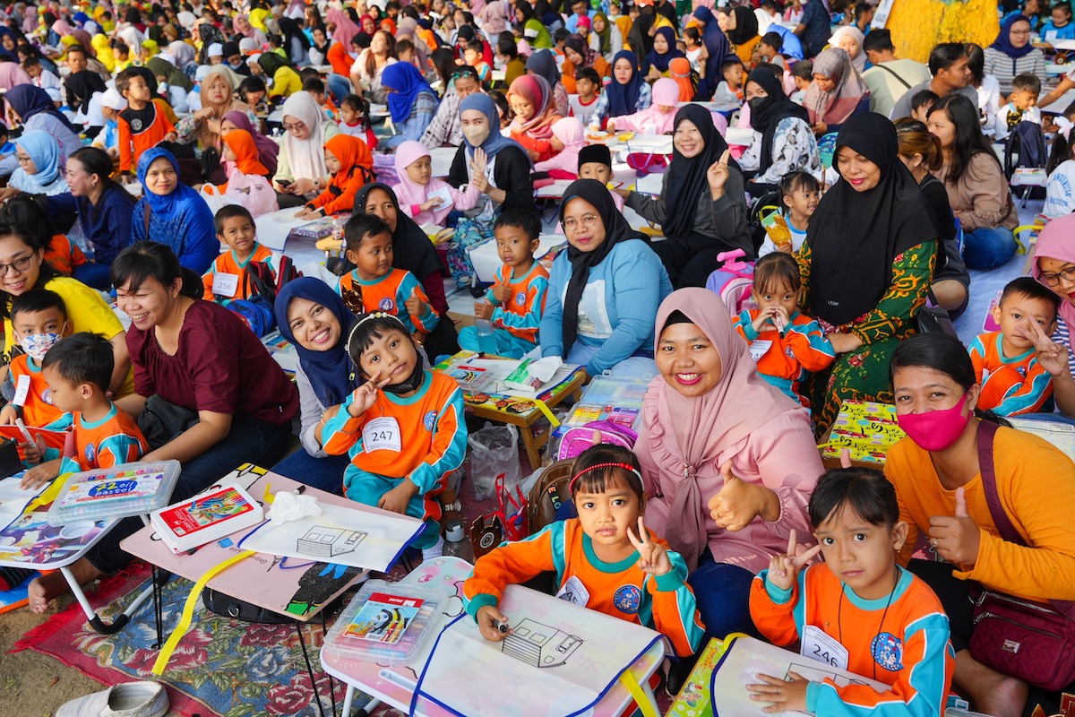 Foto 9 dari 9: Asiknya Selesaikan Lomba Bareng Bunda
