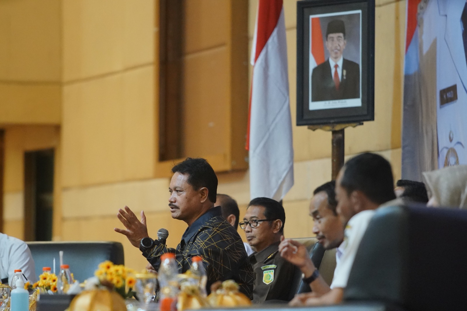 Foto 4 dari 10: Hadiri Penyuluhan Hukum Terpadu Bagi Warga Manguharjo, Wali Kota Jelaskan Pentingnya Sadar Hukum