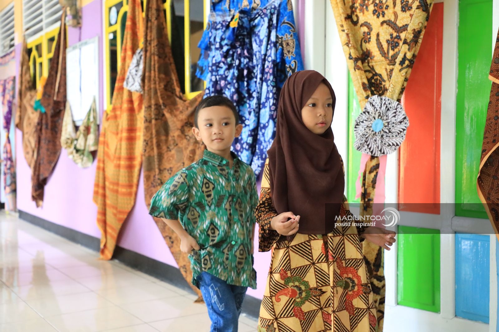 Foto 3 dari 9: Serunya Peringatan Hari Batik TK ABA, Sarat Pembelajaran Karakter dan P5 Kurikulum Merdeka
