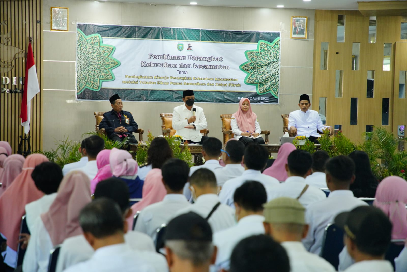 Foto 4 dari 8: Gelar Pembinaan Bagi Perangkat Kelurahan dan Kecamatan Kartoharjo, Wali Kota Harap Perkuat Sinergi
