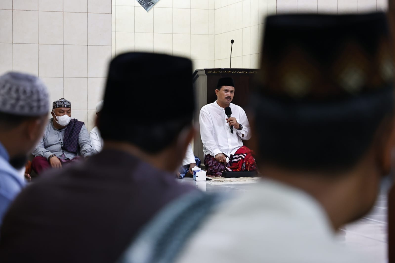 Serap Aspirasi Warga, Wali Kota Gelar Salat Isya Berjamaah Di Musala Nurul Iman