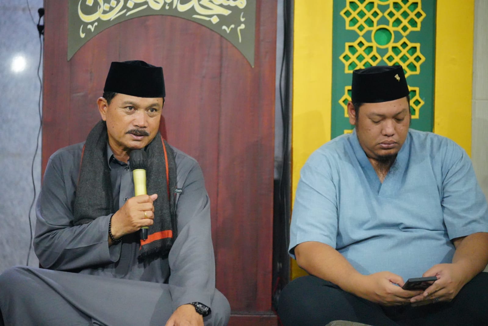 Foto 3 dari 10: Tarawih Di Masjid Al Muhajirin, Wali Kota Ajak Warga Tingkatkan Ibadah Sebelum Ramadan Berakhir