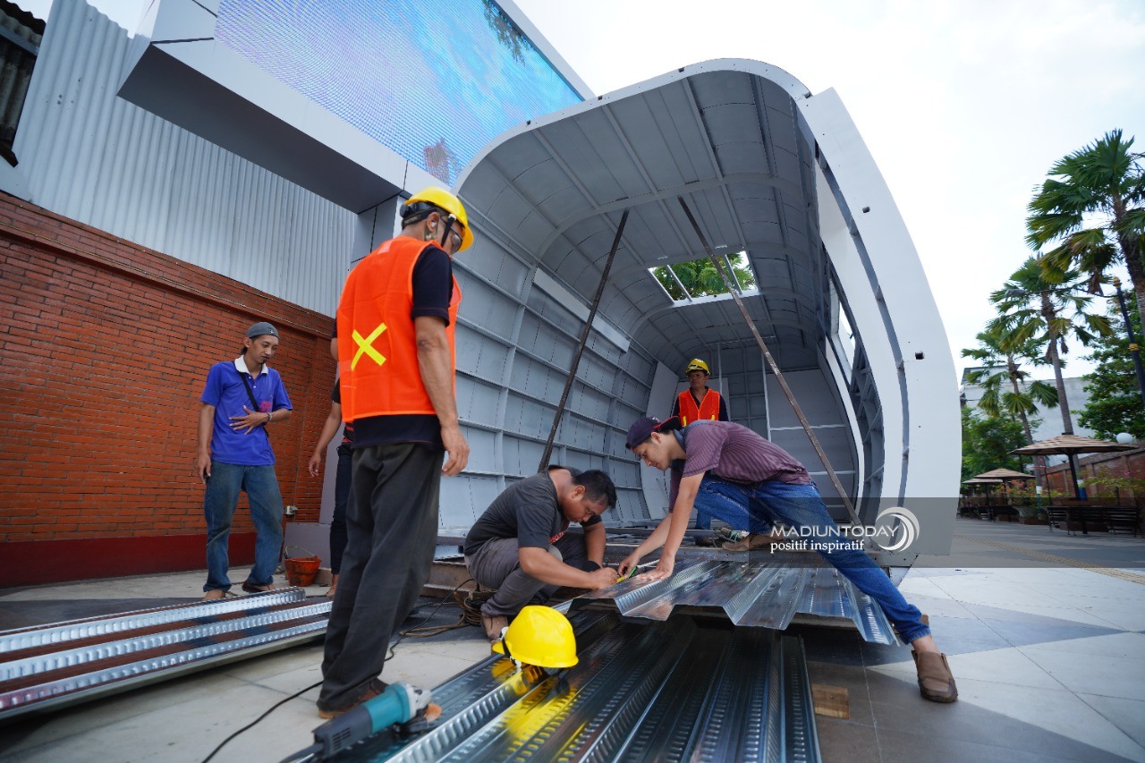 Foto 1 dari 6: Ada Replika Kereta Shinkansen di Sumber Umis, Pengerjaan Ditarget Rampung Pertengahan Desember