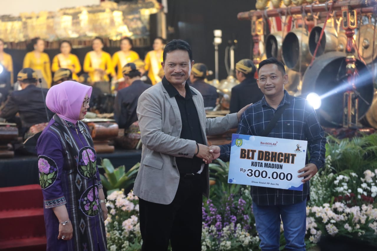 Foto 13 dari 13: Pagelaran Wayang Kulit Tutup Madiun Festival 2023, Wali Kota Sampaikan Apresiasi Pada Masyarakat Kota