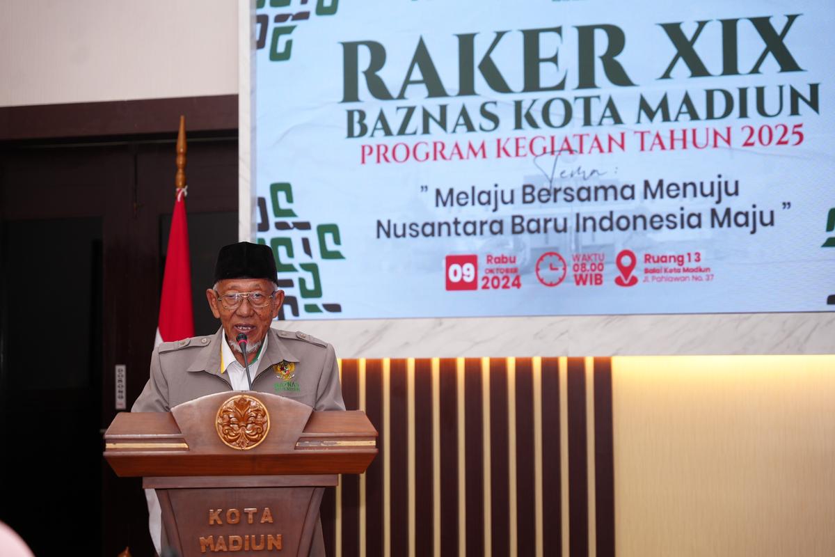 Foto 4 dari 8: Hadiri Raker XIX Baznas Kota Madiun, Pj Wali Kota Turut Salurkan Bantuan Bagi Warga Yang Membutuhkan