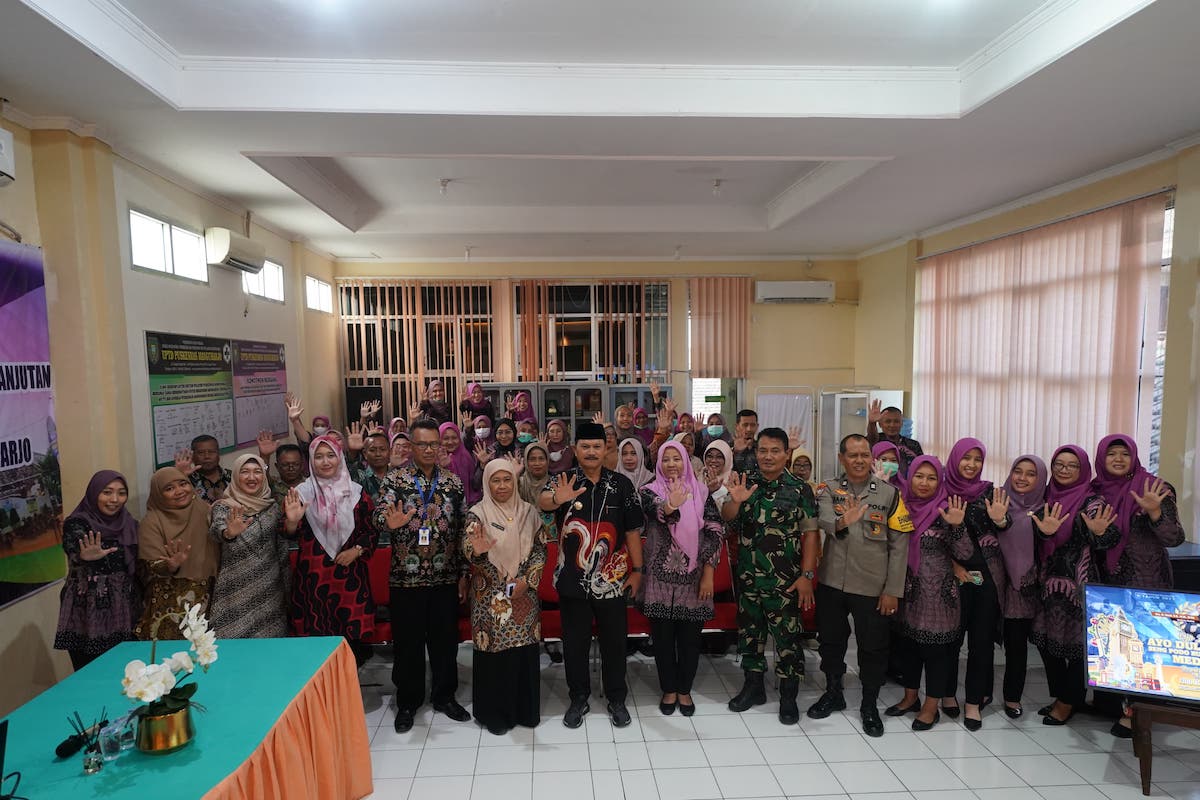 Foto 6 dari 9: Beri Arahan Persiapan Akreditasi, Wali Kota: Puskesmas Manguharjo Sudah Paripurna, Tinggal Mempertahankan