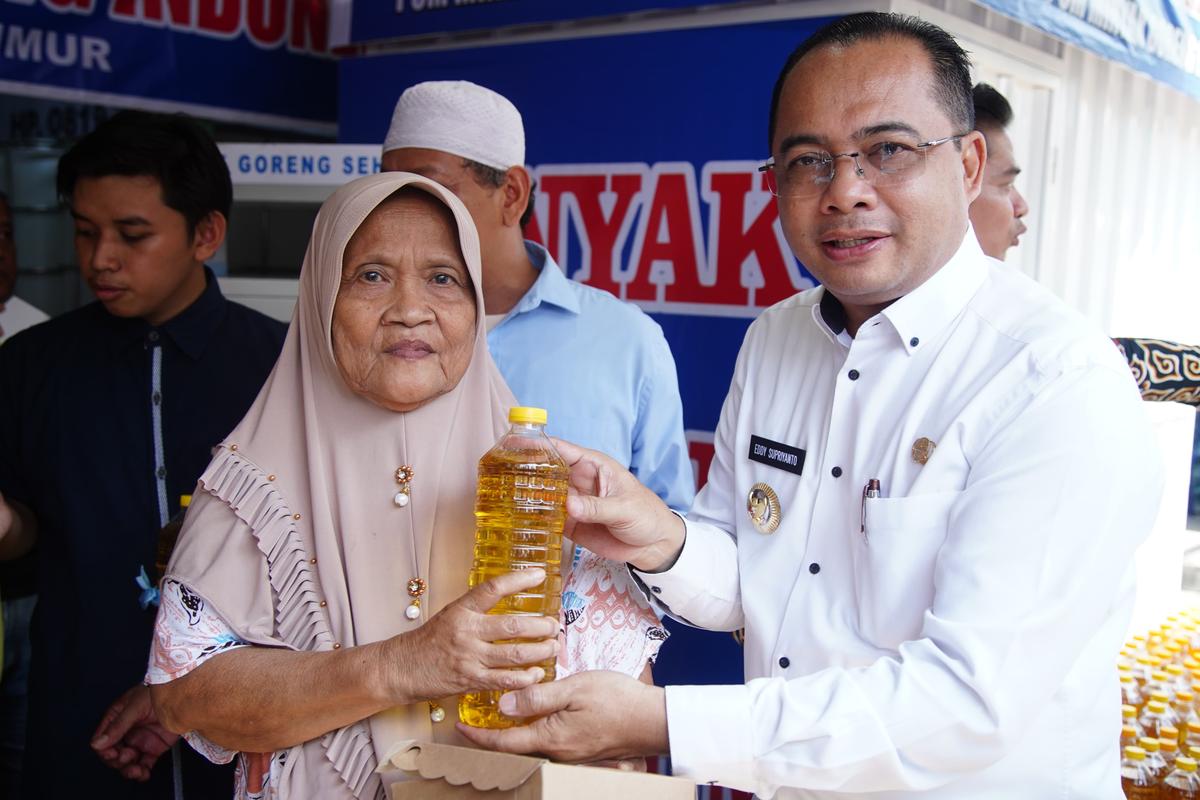 Foto 7 dari 8: Buka Depo Pomindo, Pj Wali Kota Harap Bisa Atasi Jika Ada Kelangkaan Minyak Hingga Inflasi