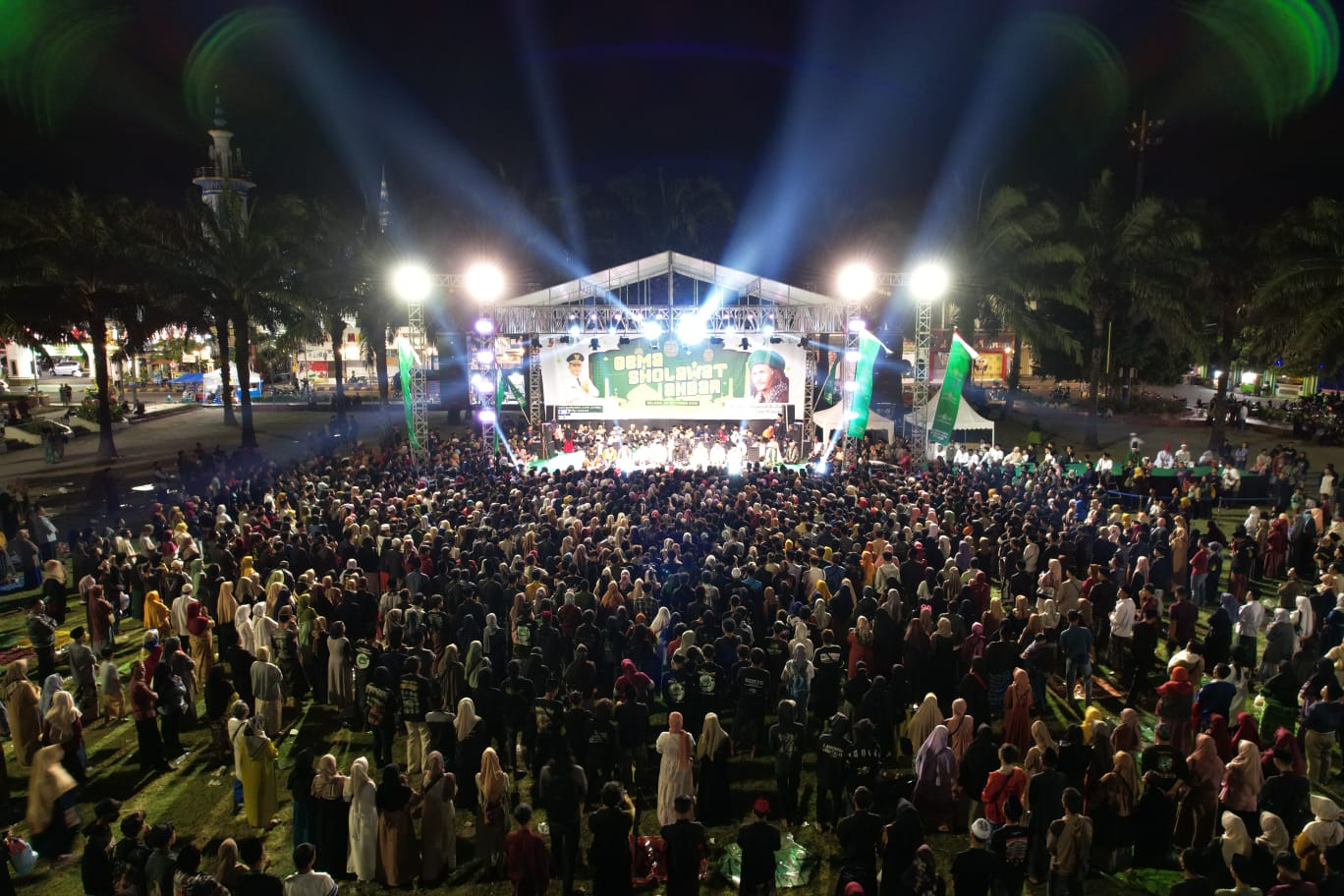 Foto 9 dari 9: Madiun Bersholawat Peringatan Hari Santri, Pj Wali Kota Ajak Masyarakat Teladani Ajaran Ulama dan Kiai