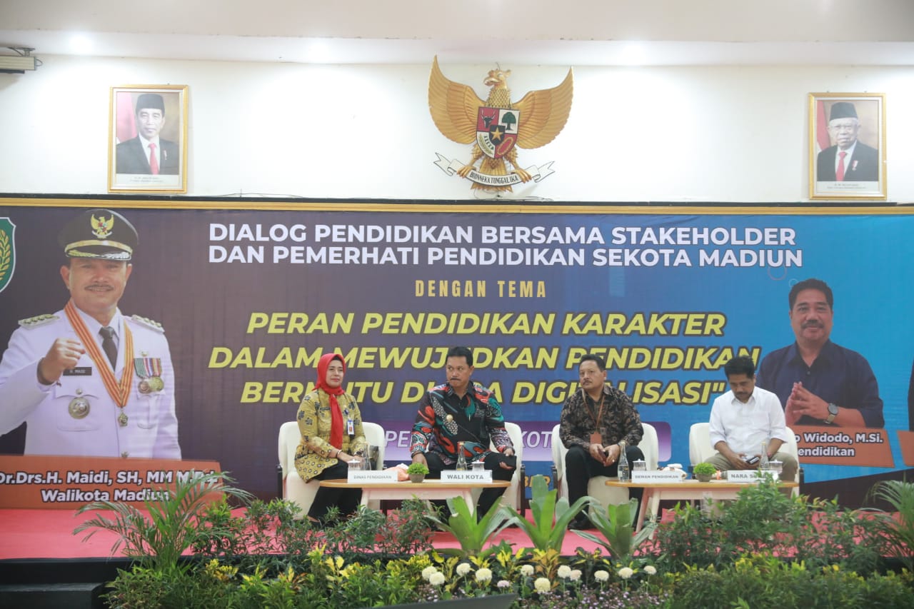 Foto 3 dari 12: Gelar Dialog Kebijakan Pendidikan, Wali Kota Dr.Maidi Harap Seluruh Stakeholder Saling Berkolaborasi