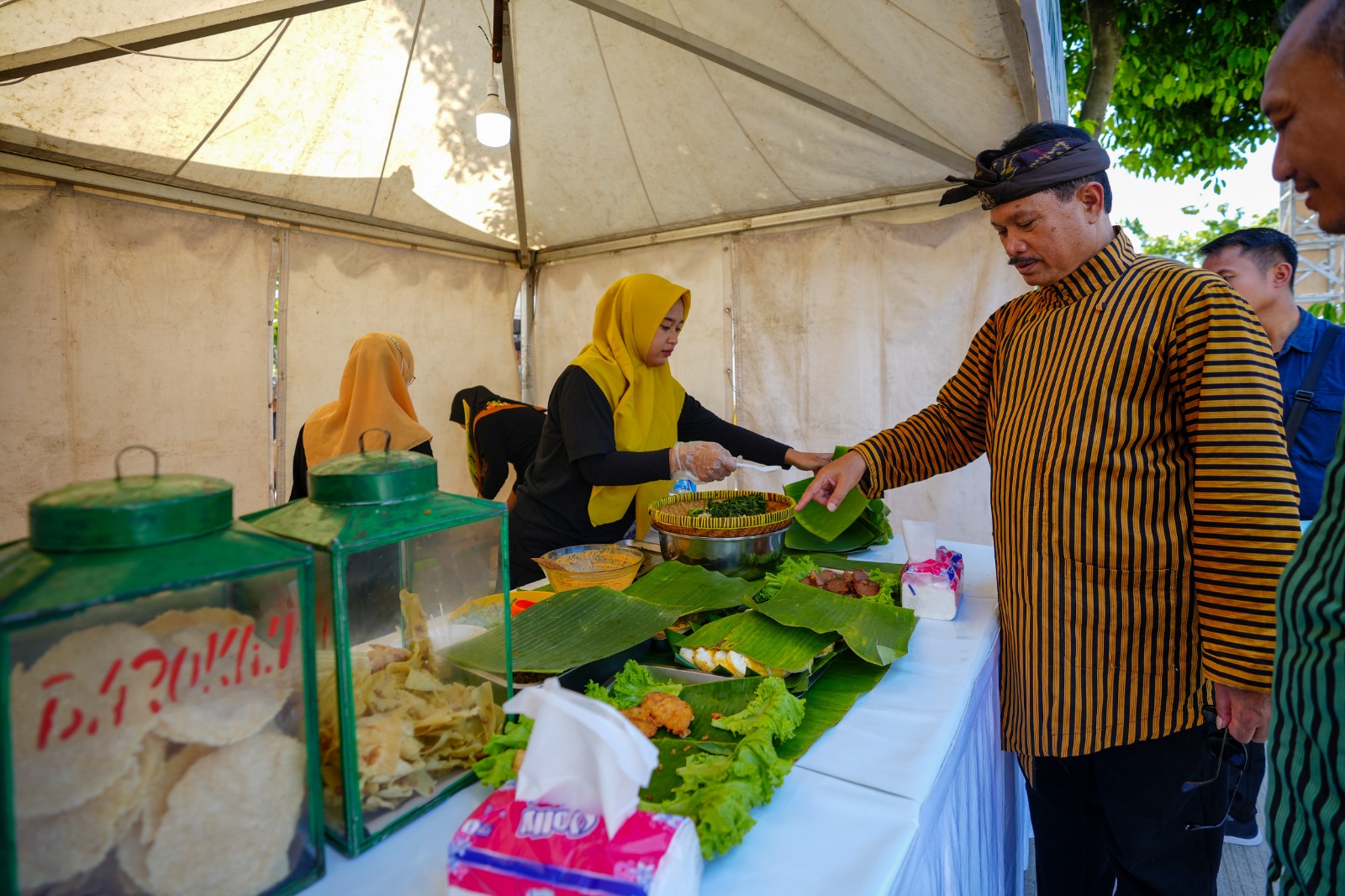 Foto 8 dari 10: Buka Festival Pecel Pincuk 2023, Wali Kota: Kita Permudah Wisatawan yang Berburu Pecel