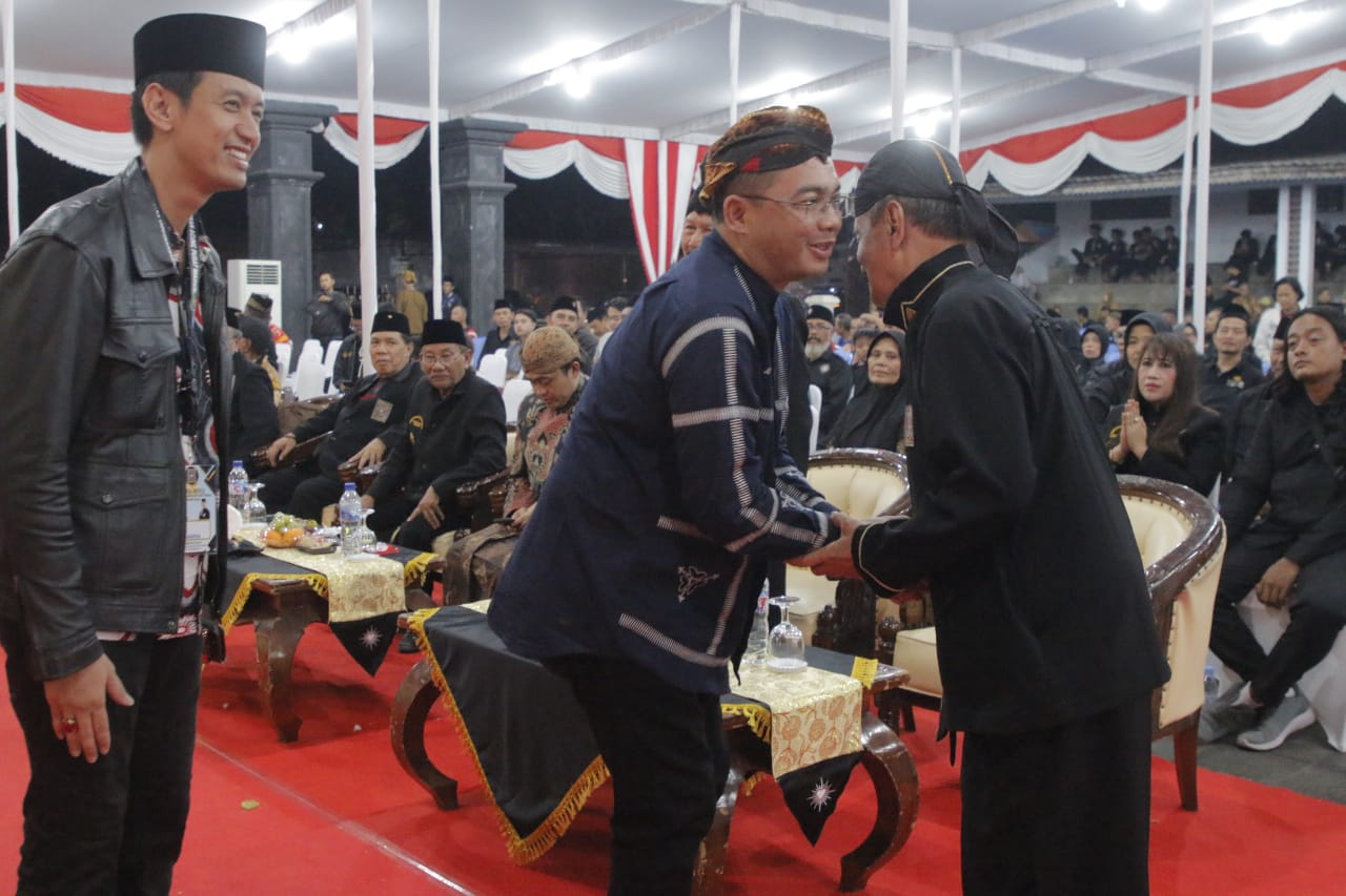 Foto 3 dari 9: Hadiri Pagelaran Wayang Kulit dan Tasyakuran PSHT, Pj Wali Kota Beri Apresiasi
